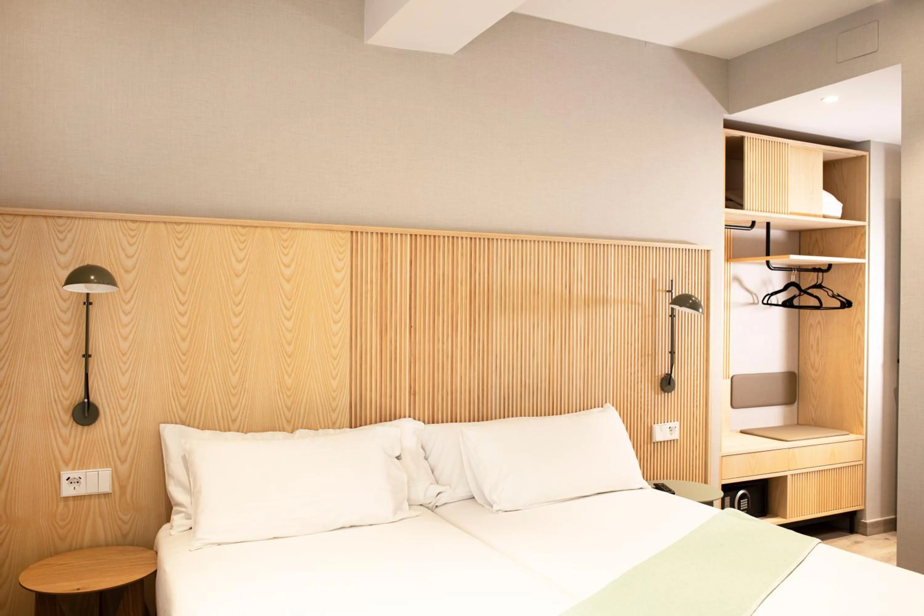 Photo of the whole room, Bed in Hotel Dos Rios Origen