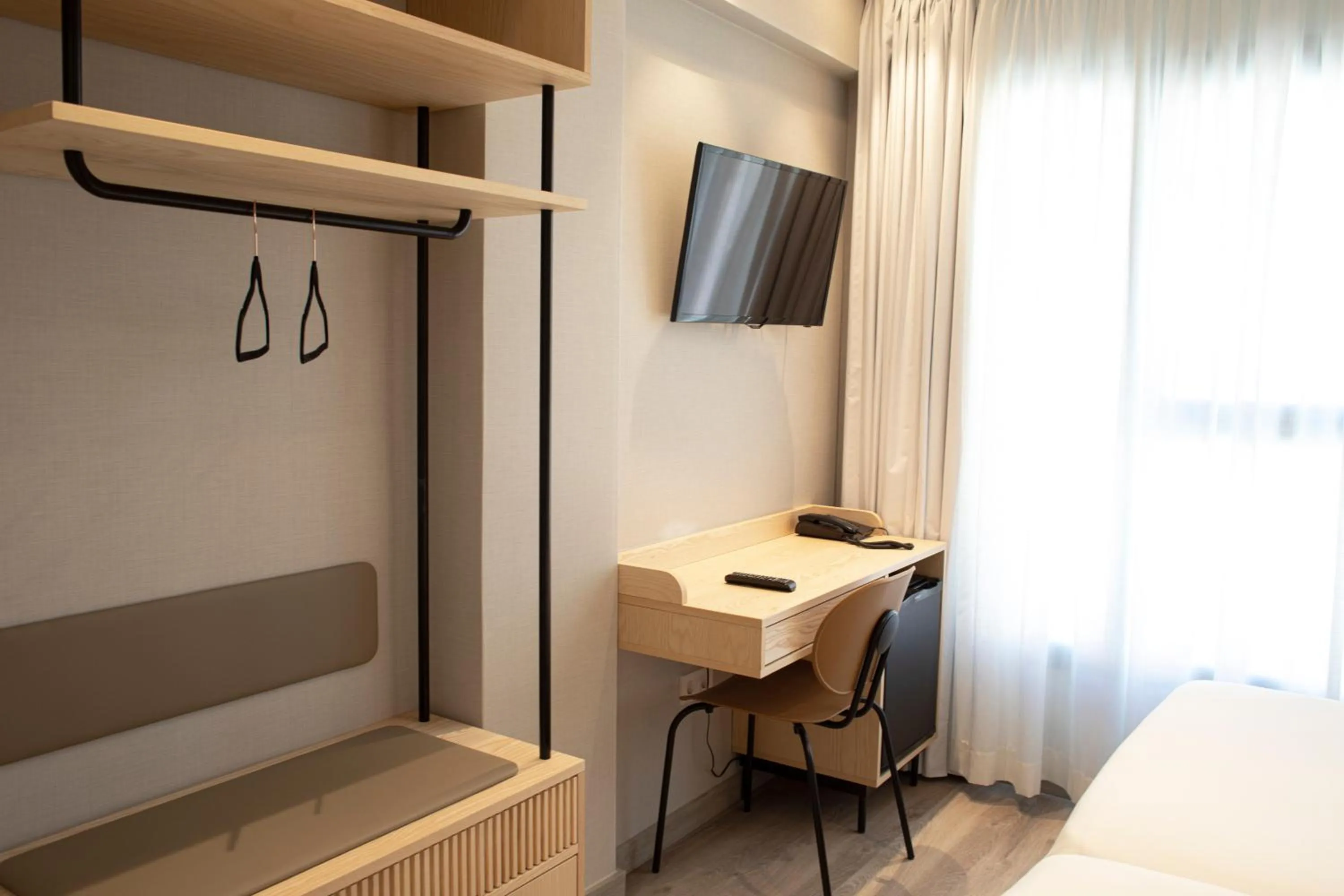Photo of the whole room, Bed in Hotel Dos Rios Origen
