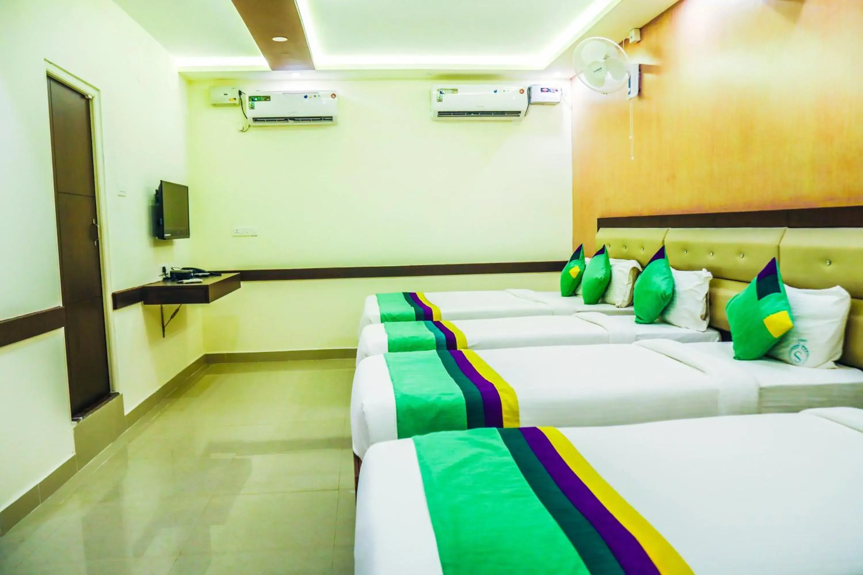 Superior Double Room - single occupancy in Treebo Naaz Royal Superior Double Room - single occupancy in Treebo Naaz Royal