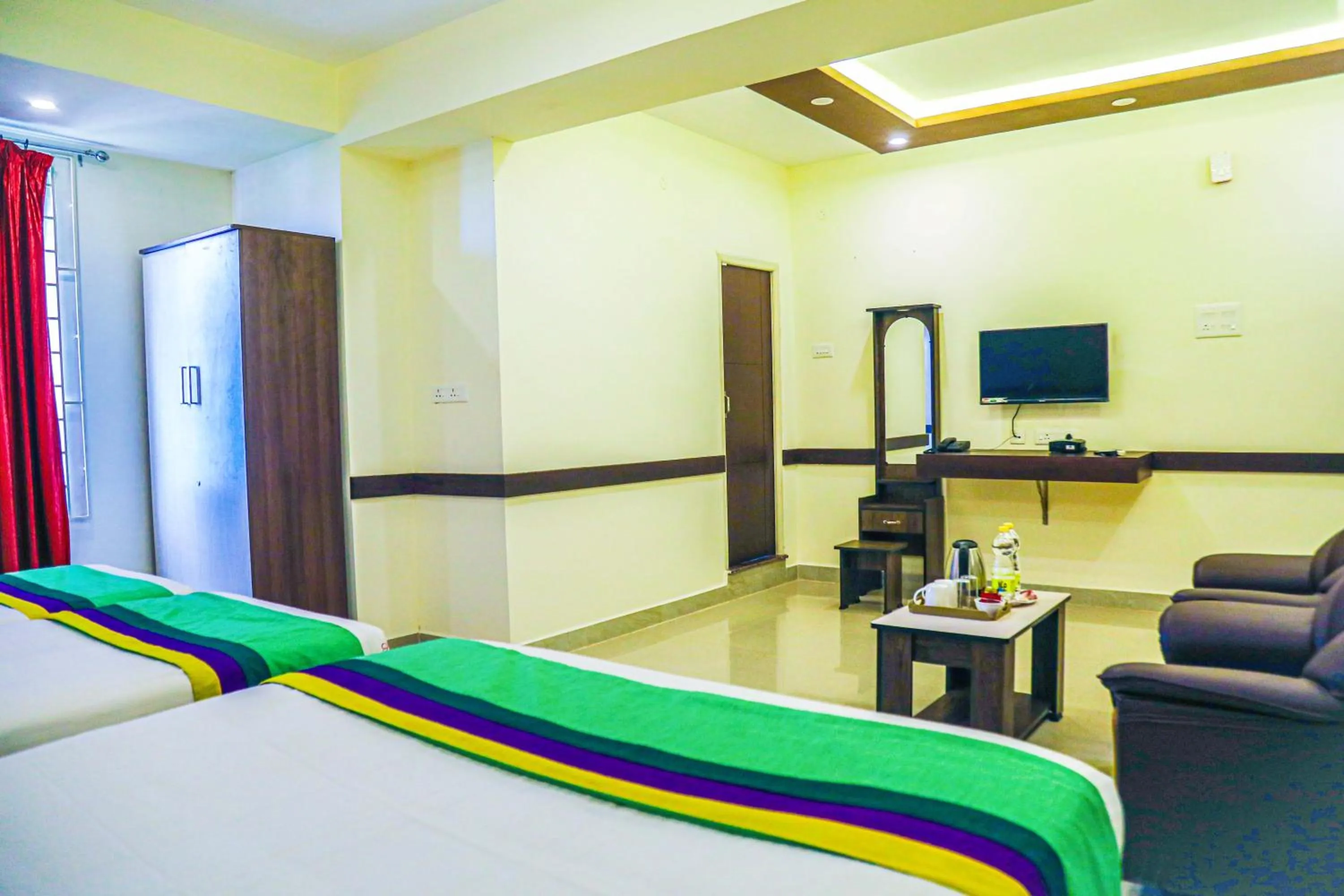 Bedroom, Bed in Treebo Naaz Royal