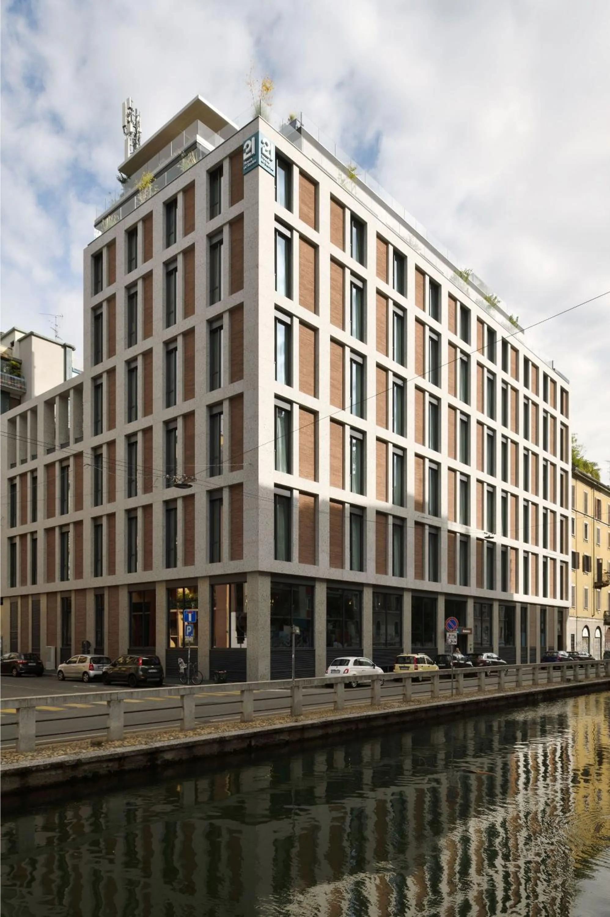 Property building in 21 House of Stories Navigli
