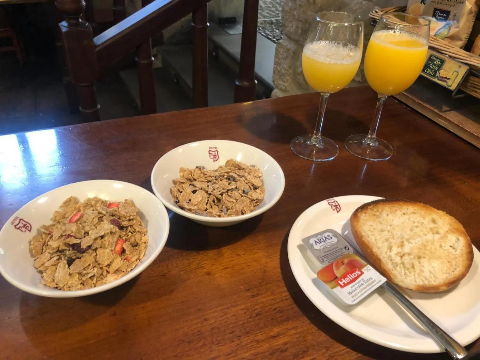 Food and drinks in Hotel Palacio Pujadas by Pandora Hoteles