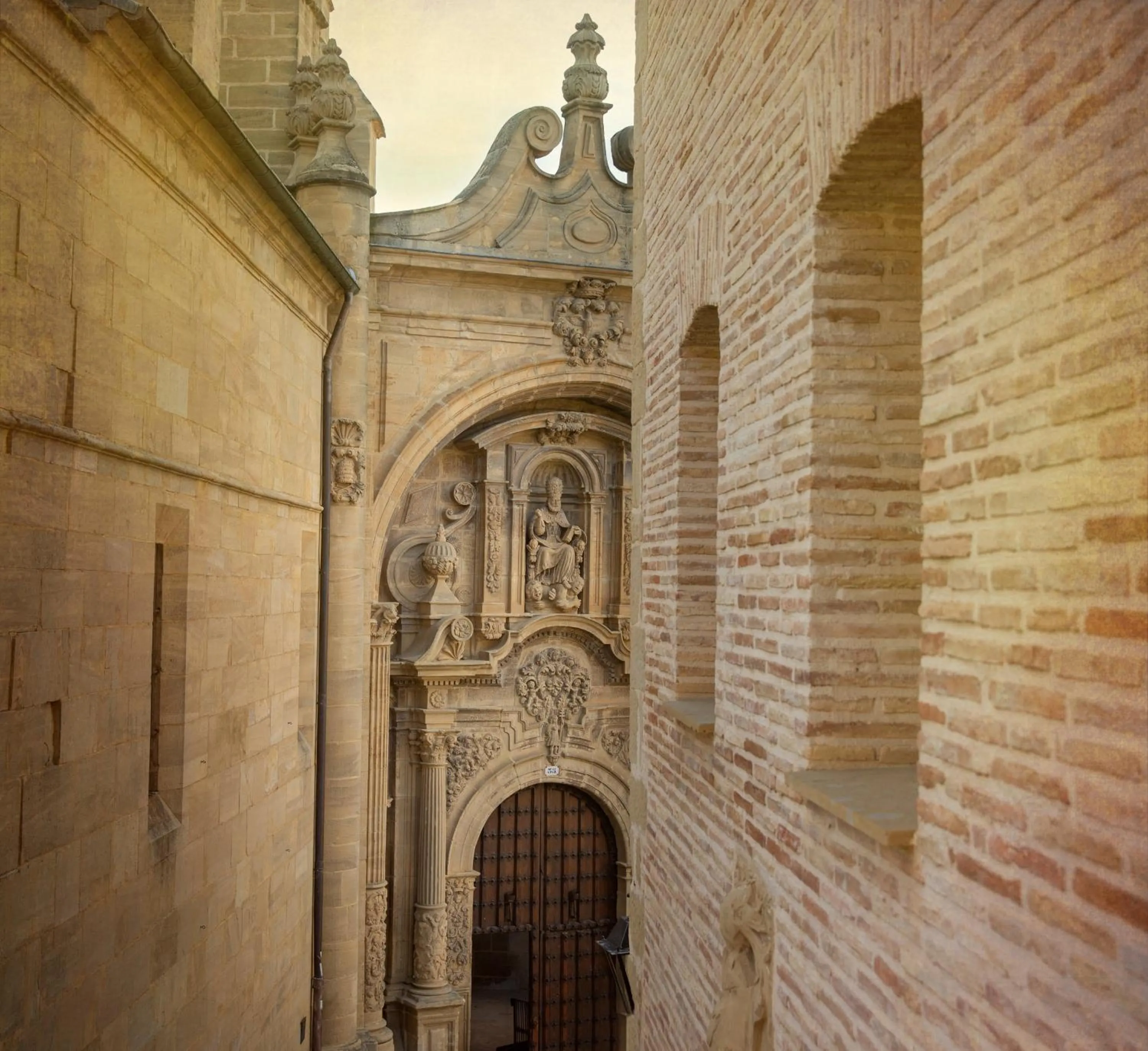 Property building in Hotel Palacio Pujadas by Pandora Hoteles