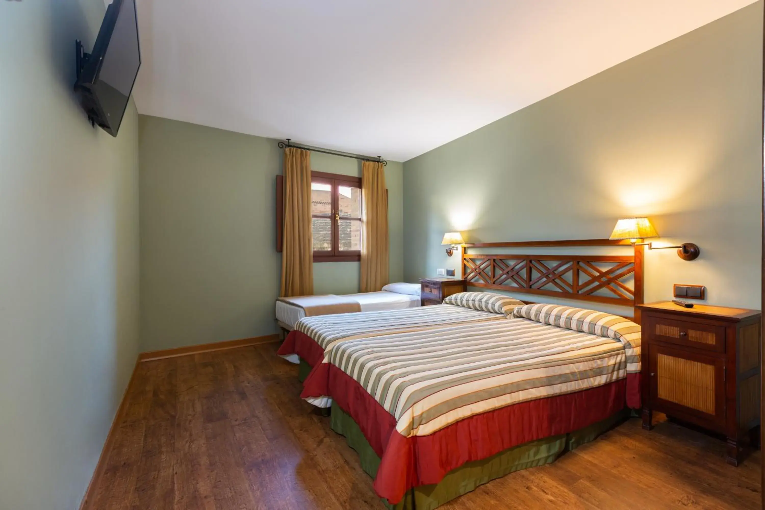 Triple Room in Hotel Palacio Pujadas by Pandora Hoteles Triple Room in Hotel Palacio Pujadas by Pandora Hoteles