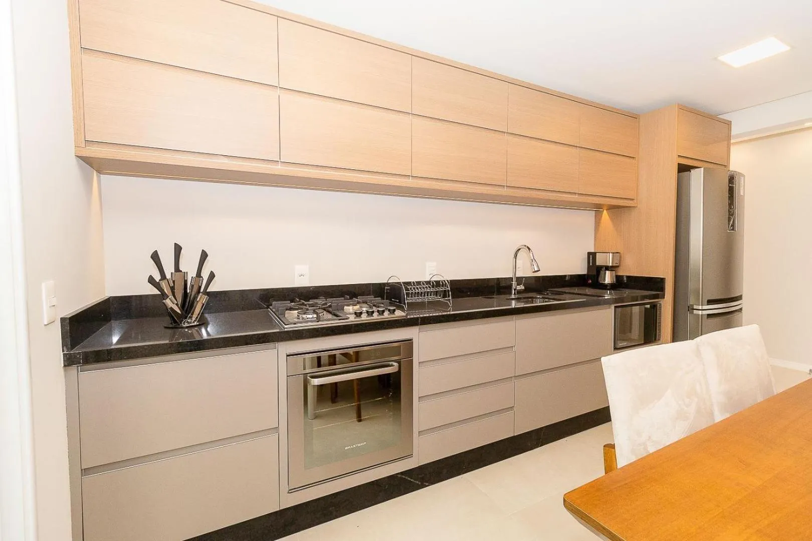 Kitchen or kitchenette in Puntarenas 306 - Cobertura duplex 3 suítes à 80 metros da Praia do Mariscal