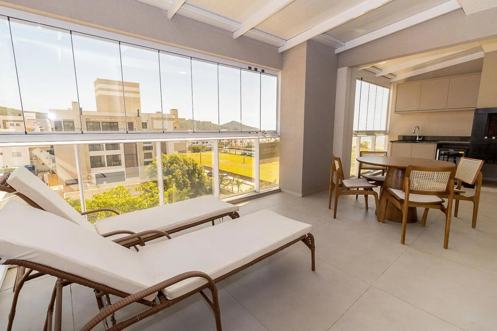 Balcony/Terrace in Puntarenas 306 - Cobertura duplex 3 suítes à 80 metros da Praia do Mariscal