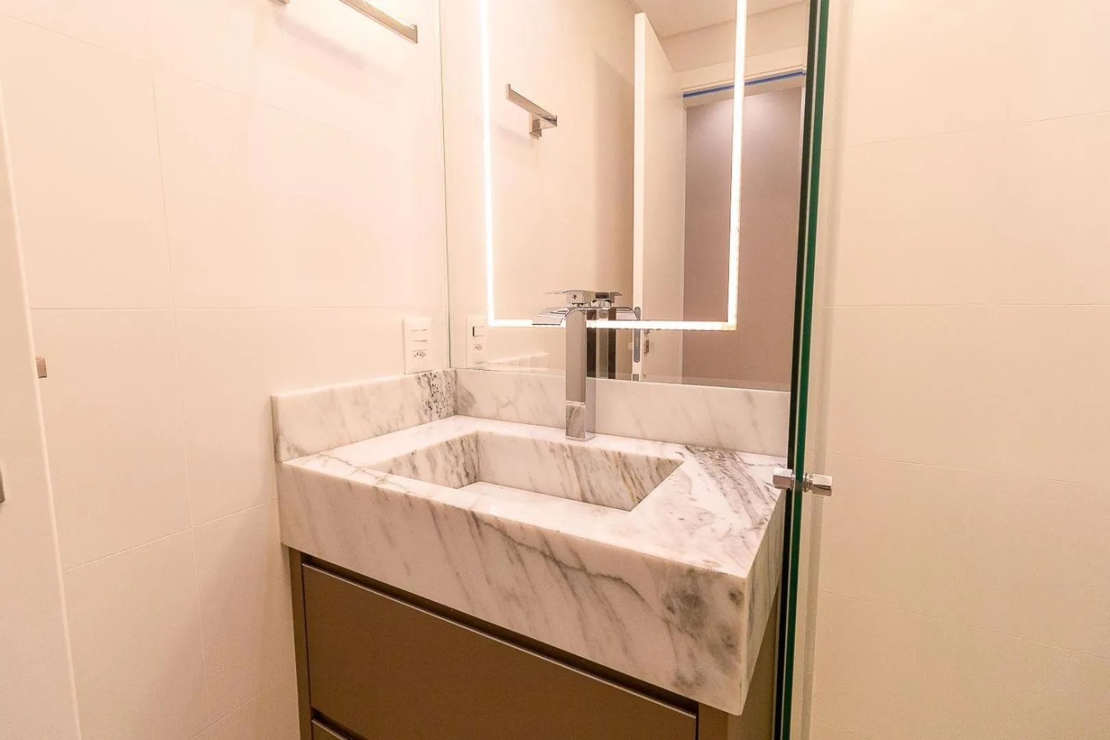 Toilet in Puntarenas 306 - Cobertura duplex 3 suítes à 80 metros da Praia do Mariscal