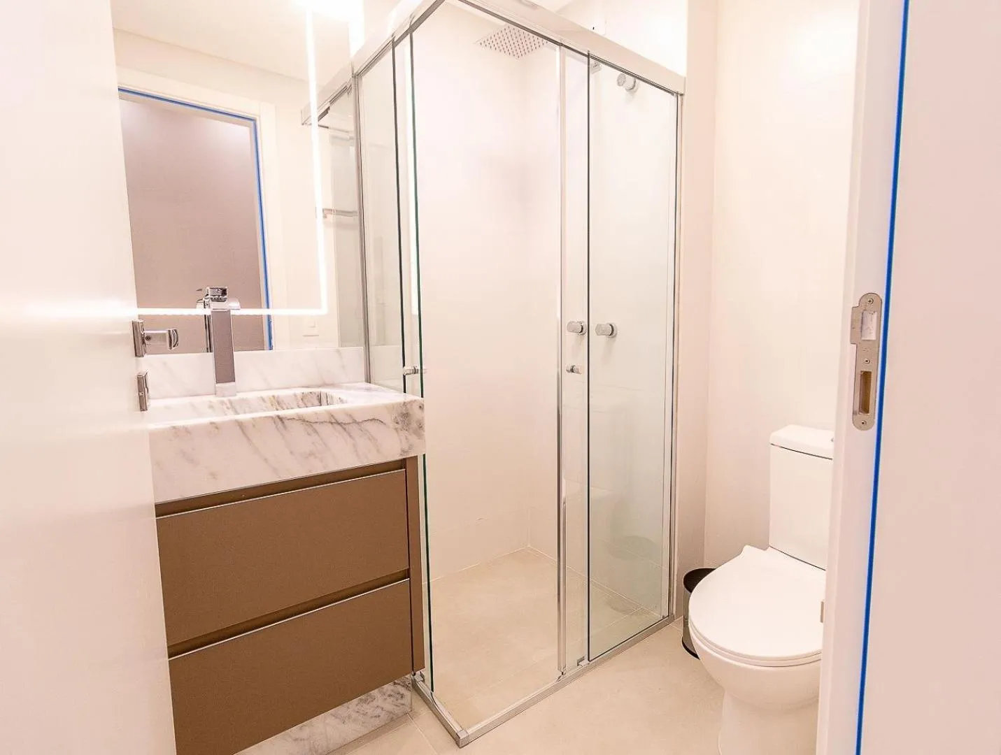 Toilet in Puntarenas 306 - Cobertura duplex 3 suítes à 80 metros da Praia do Mariscal