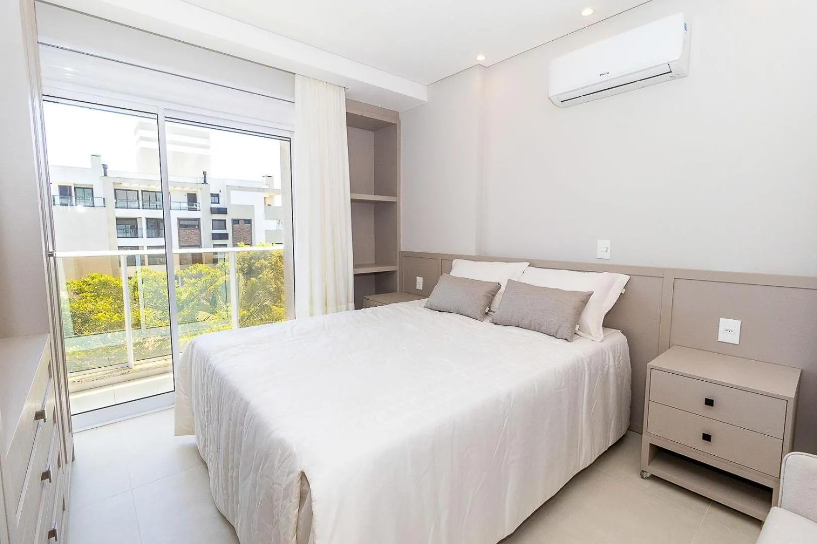 Bedroom, Bed in Puntarenas 306 - Cobertura duplex 3 suítes à 80 metros da Praia do Mariscal