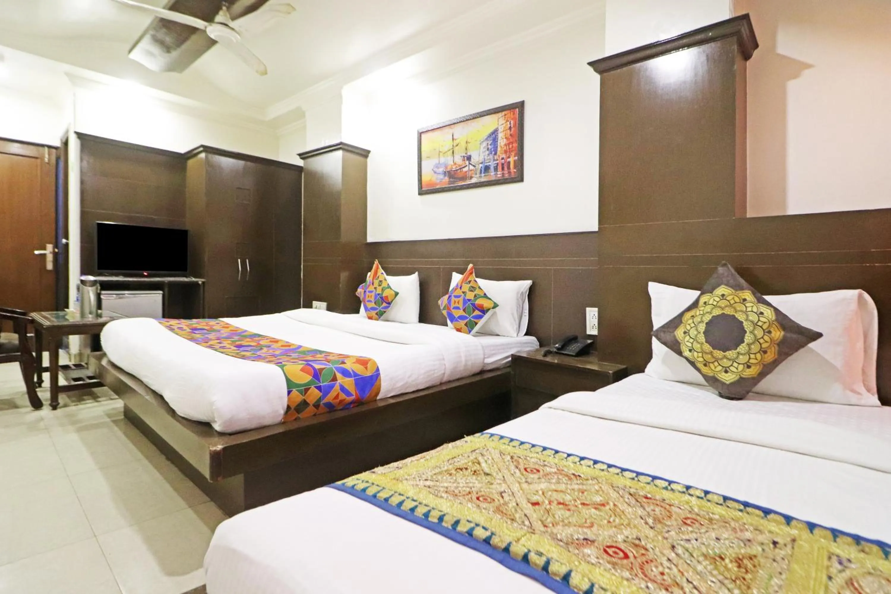 Bed in HOTEL GEESON INTERNATIONAL-New Delhi Railway Station-Paharganj