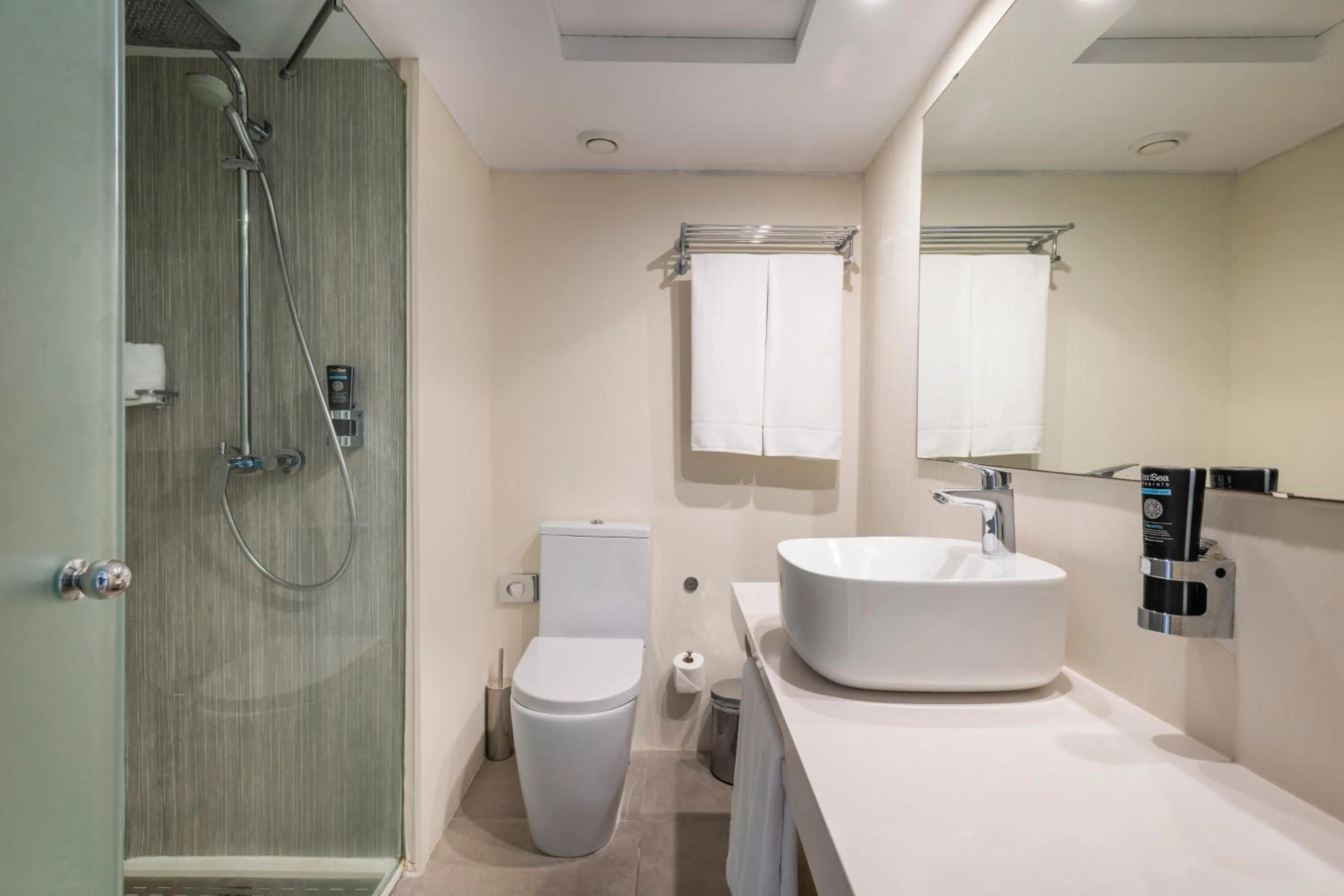 Bathroom in Leonardo Royal Hotel Mallorca