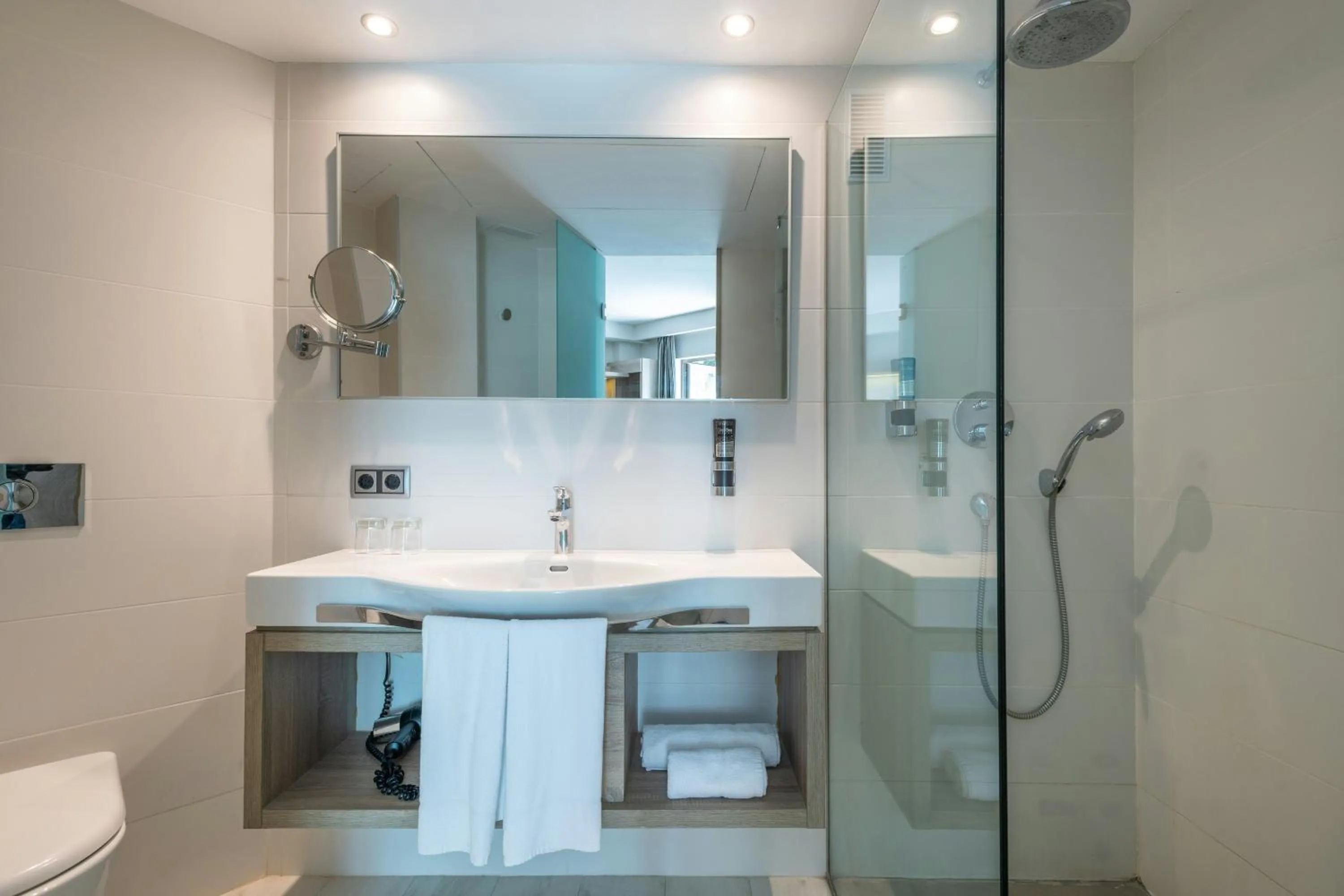 Bathroom in Leonardo Royal Hotel Mallorca