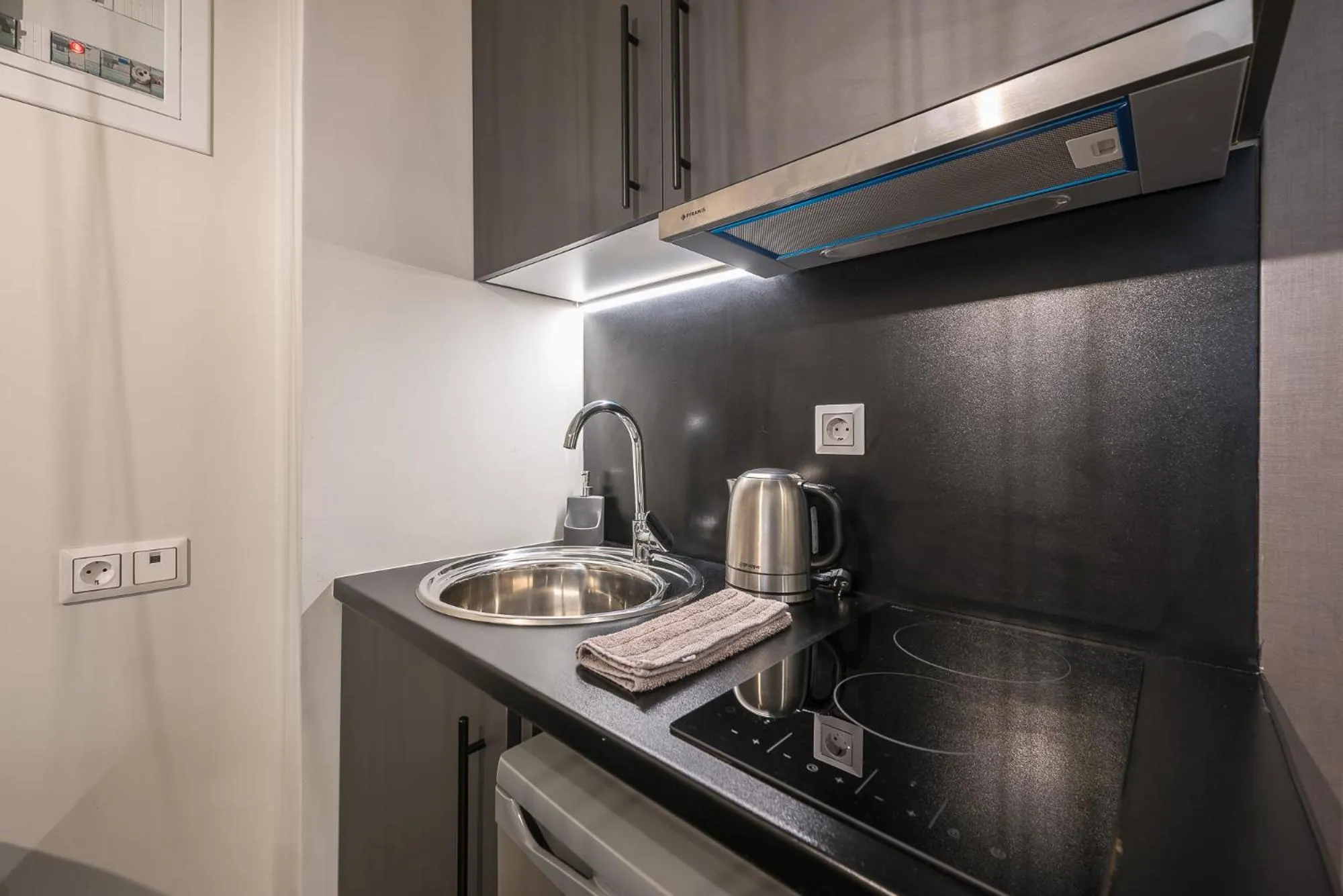 Kitchen or kitchenette in Aeiphoria Suites & Rooms - Athens