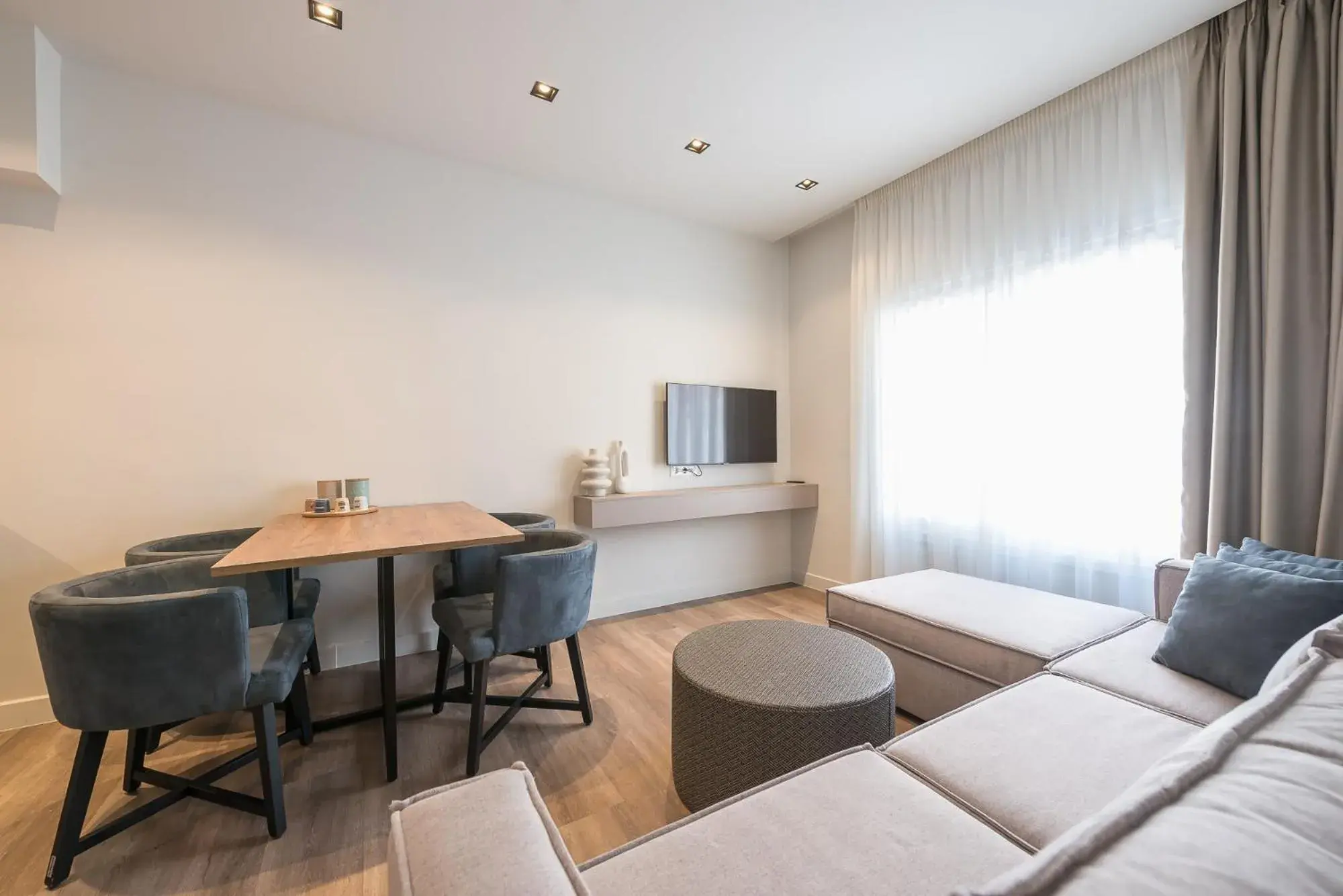Deluxe Suite in Aeiphoria Suites & Rooms - Athens Deluxe Suite in Aeiphoria Suites & Rooms - Athens
