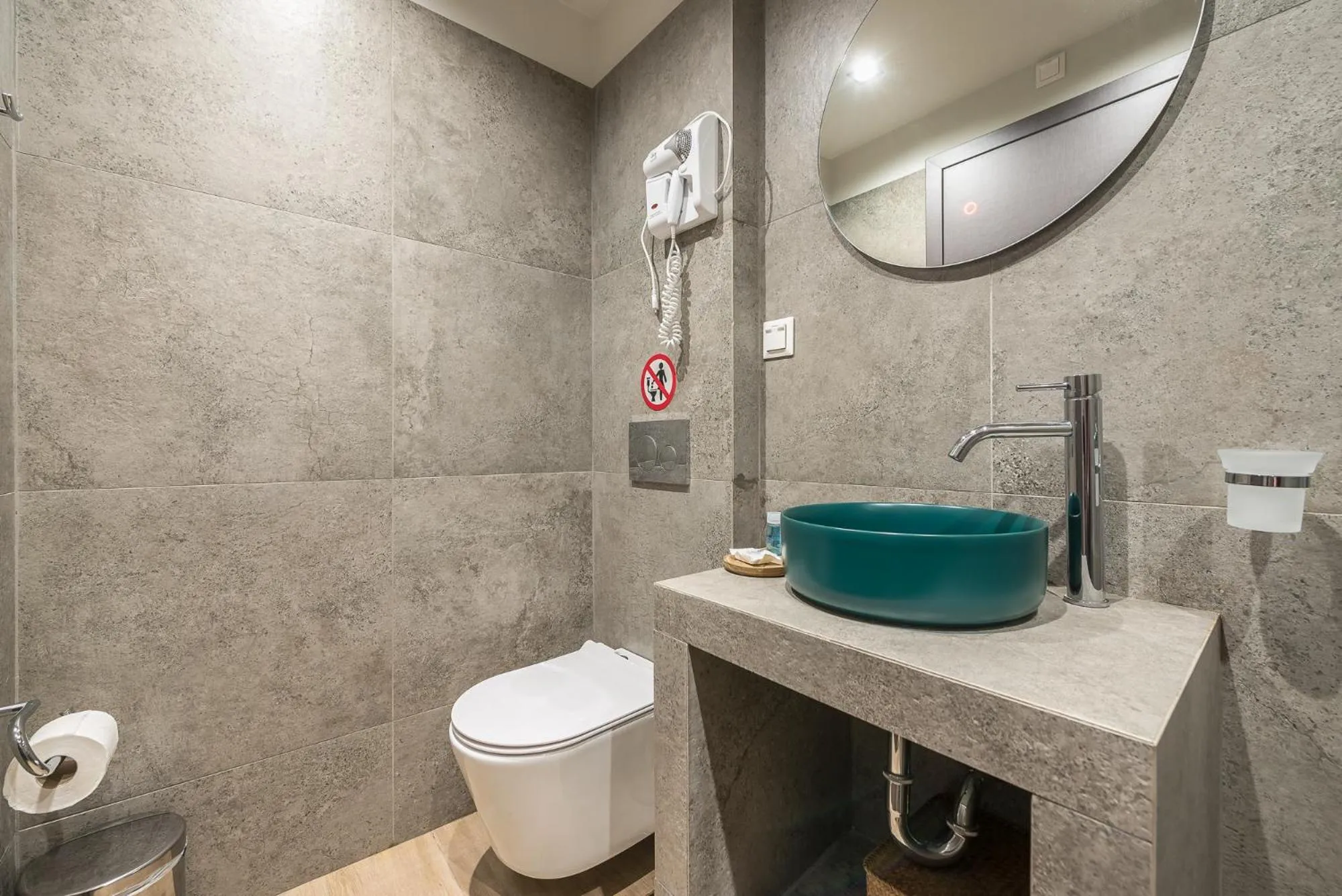 Toilet in Aeiphoria Suites & Rooms - Athens