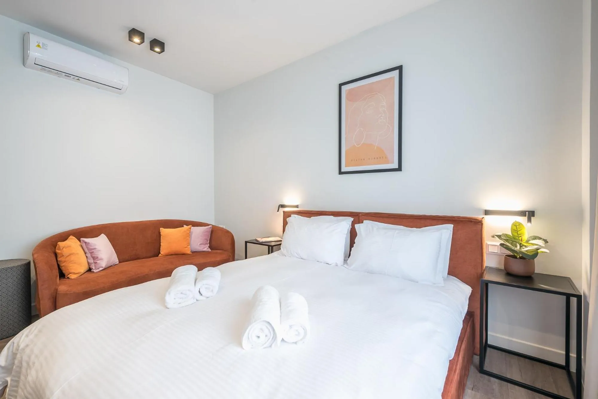 Bed in Aeiphoria Suites & Rooms - Athens