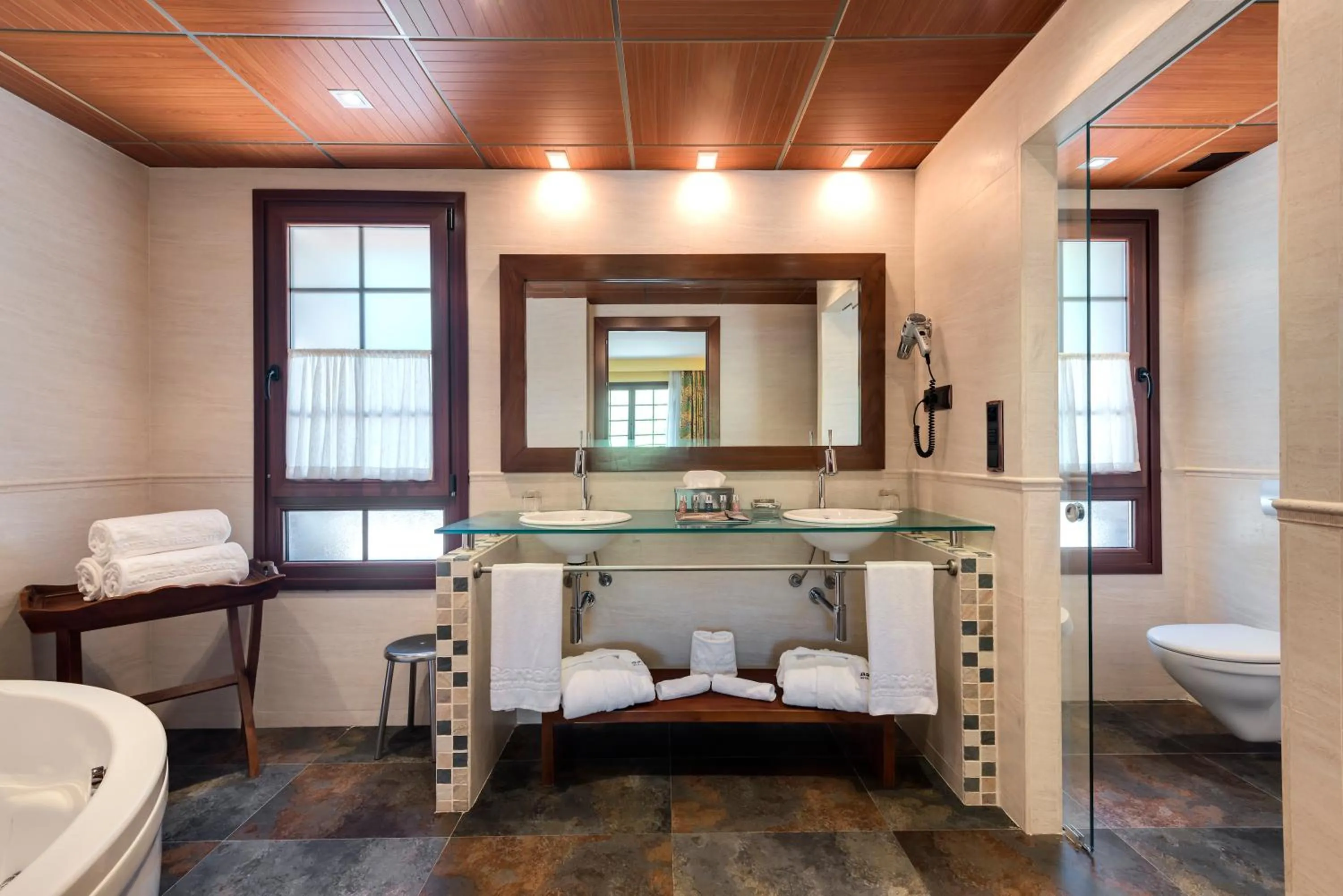 Bathroom in Hotel & Spa Monasterio de Boltaña