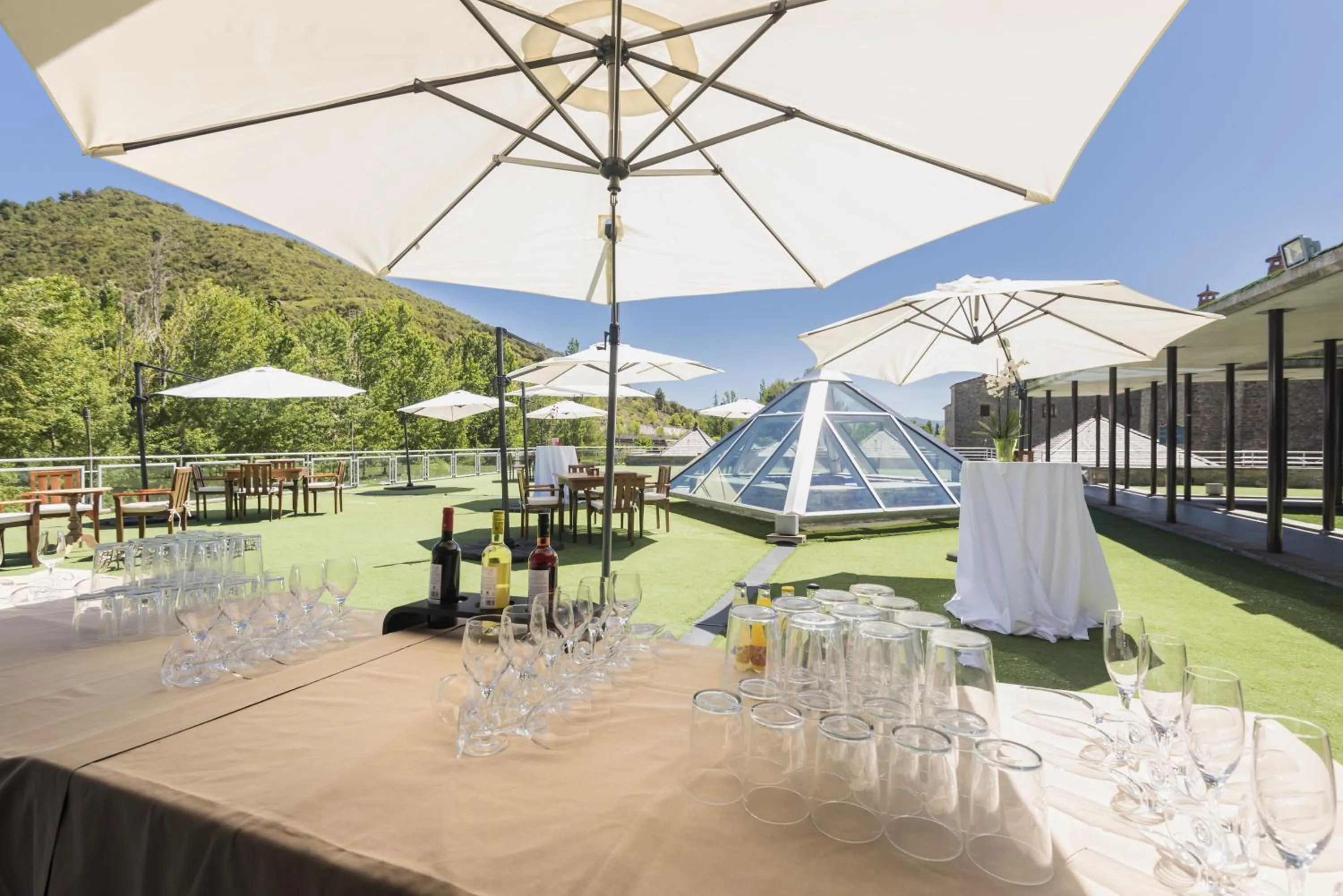 Garden in Hotel & Spa Monasterio de Boltaña