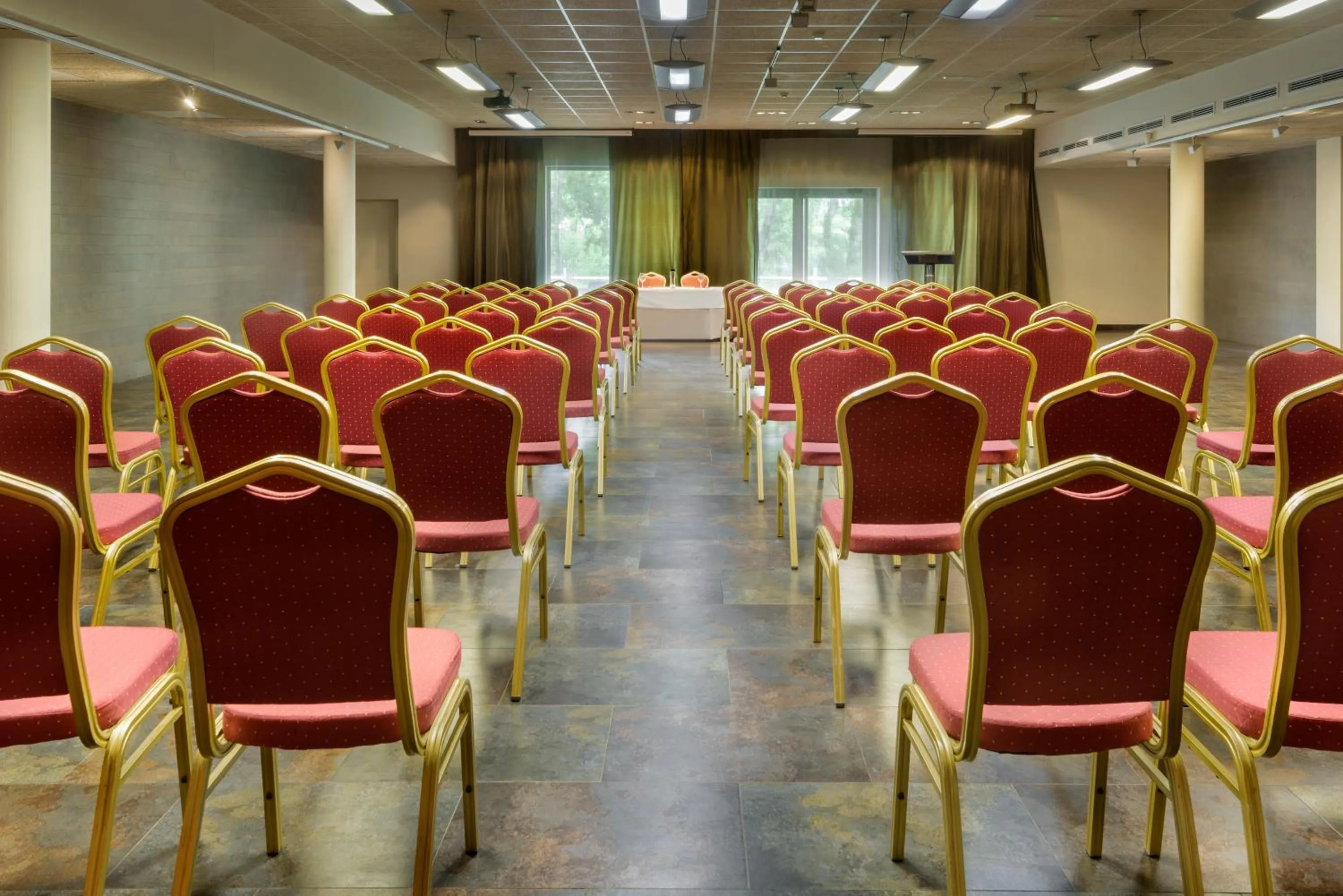Meeting/conference room in Hotel & Spa Monasterio de Boltaña