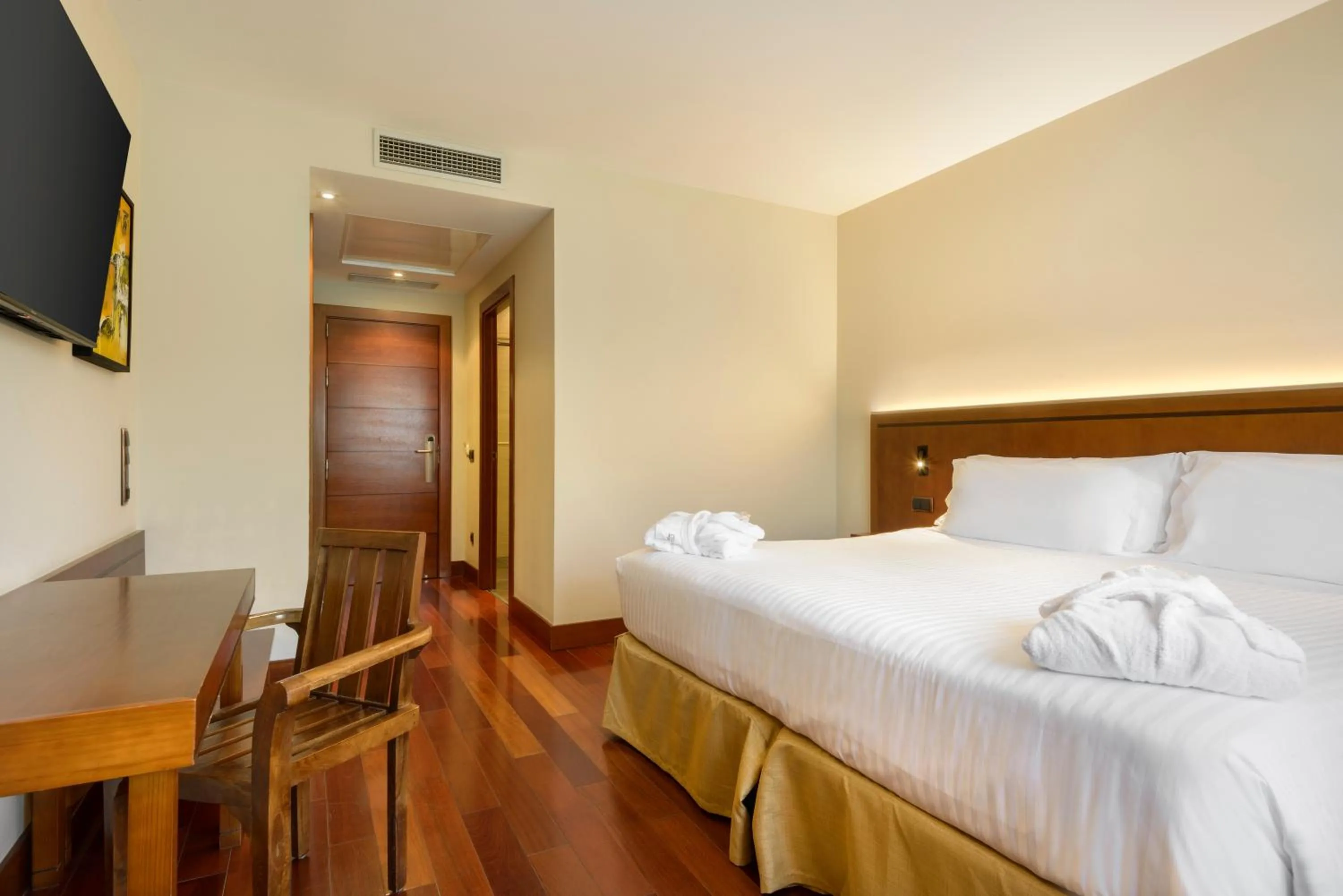 Bed in Hotel & Spa Monasterio de Boltaña