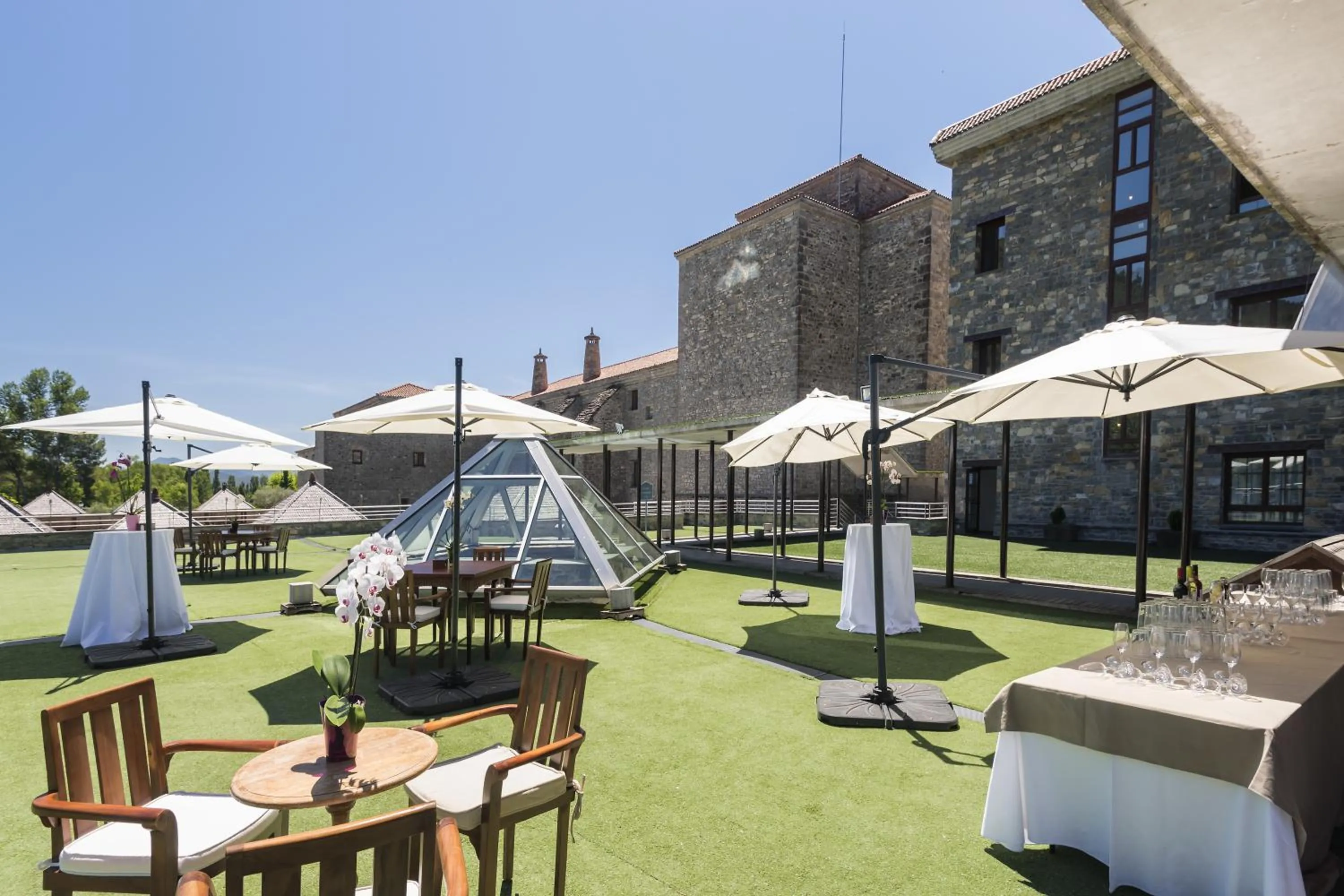 Garden in Hotel & Spa Monasterio de Boltaña