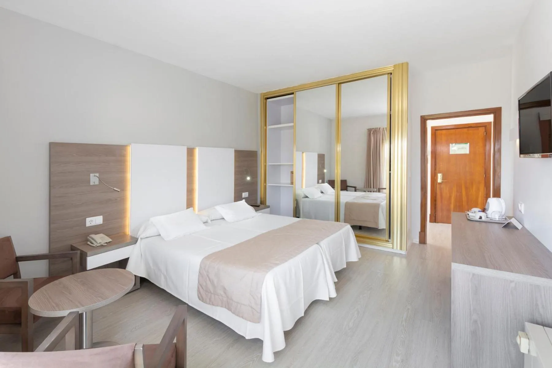 Bed in Mar Hotels Paguera & Spa