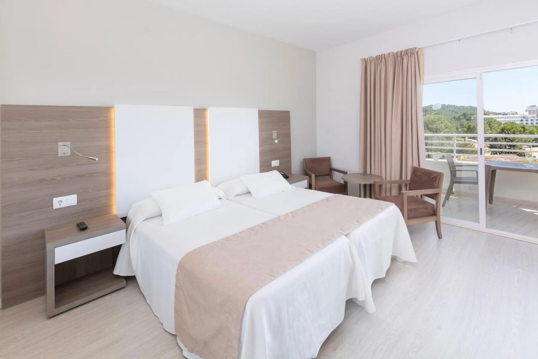 Bed in Mar Hotels Paguera & Spa