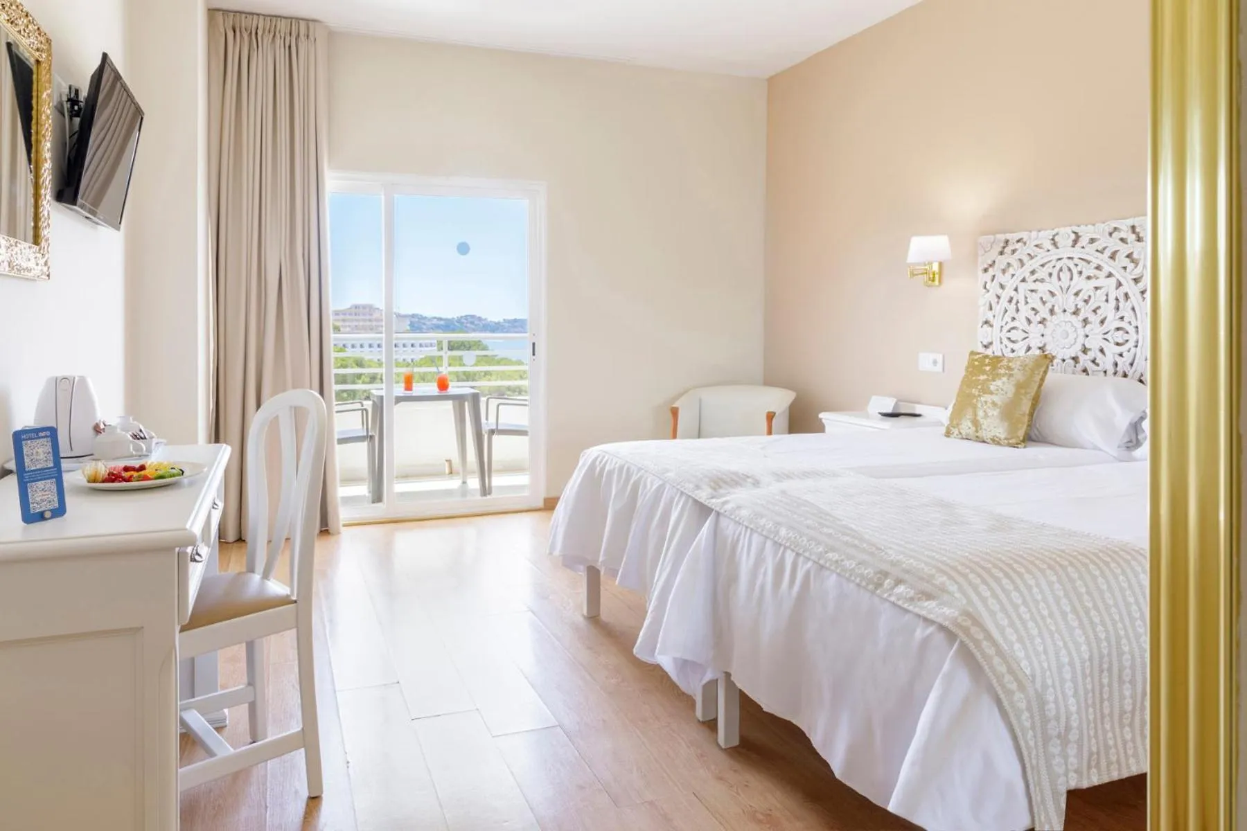 Bed in Mar Hotels Paguera & Spa