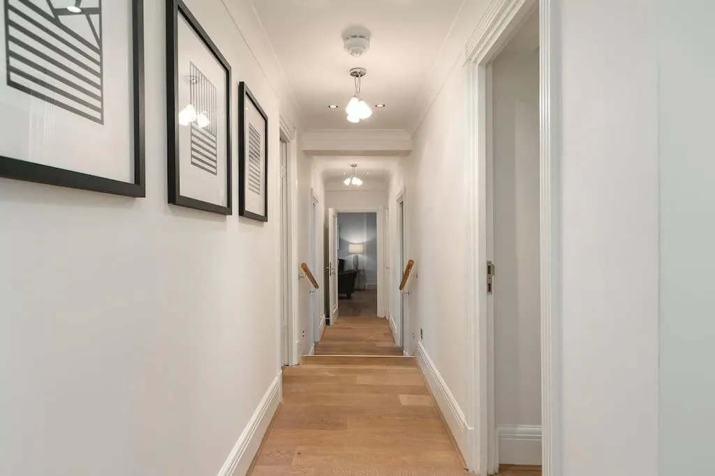 Decorative detail in ' Luxury & Spacious AirConditioned 4 Bed 4 Bath Apartment '