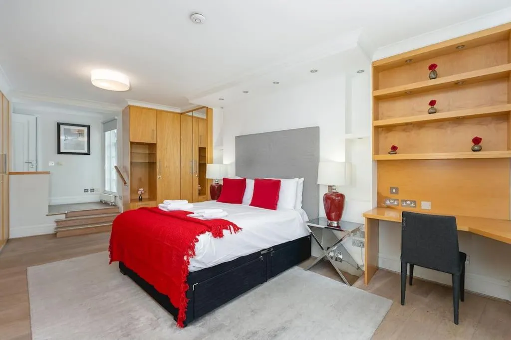Bed in ' Luxury & Spacious AirConditioned 4 Bed 4 Bath Apartment '