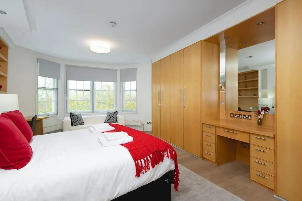 Bed in ' Luxury & Spacious AirConditioned 4 Bed 4 Bath Apartment '
