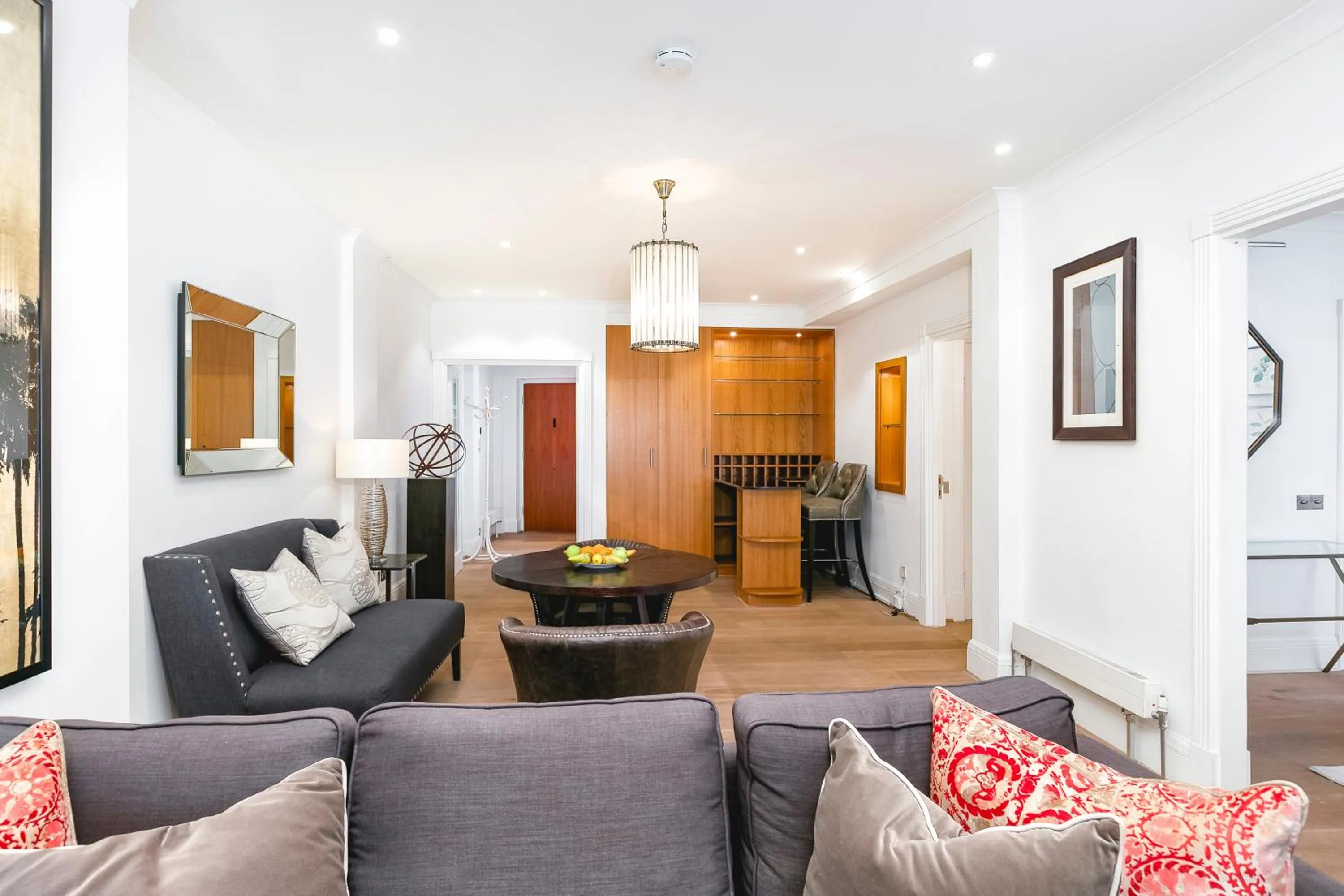 Seating area in ' Luxury & Spacious AirConditioned 4 Bed 4 Bath Apartment '