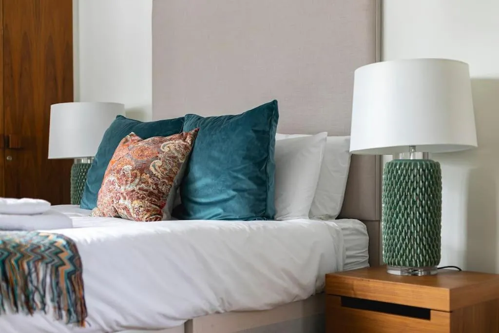 Decorative detail, Bed in ' Luxury & Spacious AirConditioned 4 Bed 4 Bath Apartment '