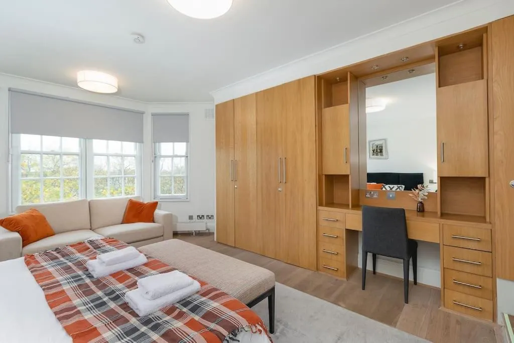 Bed in ' Luxury & Spacious AirConditioned 4 Bed 4 Bath Apartment '
