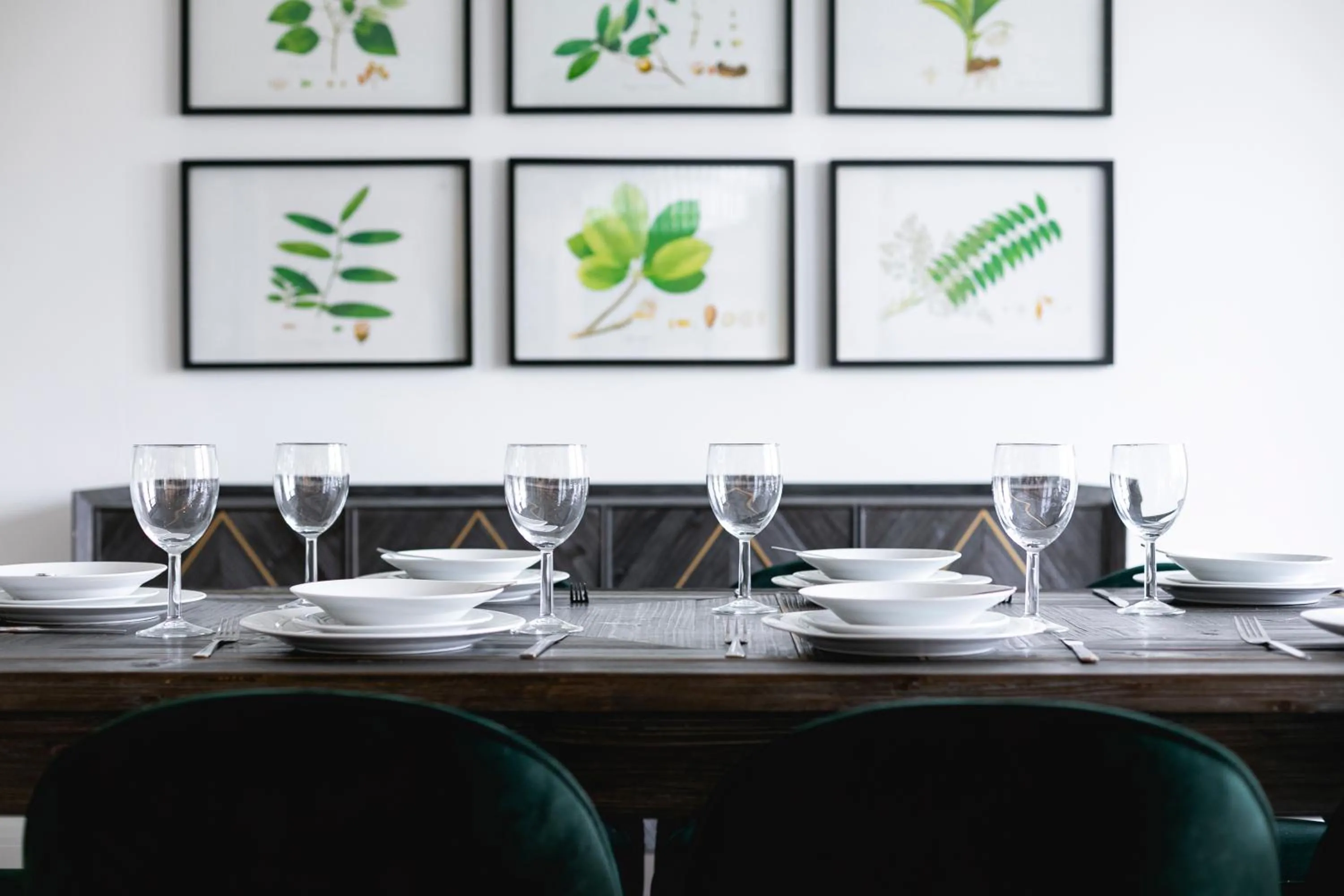 Dining area in ' Luxury & Spacious AirConditioned 4 Bed 4 Bath Apartment '