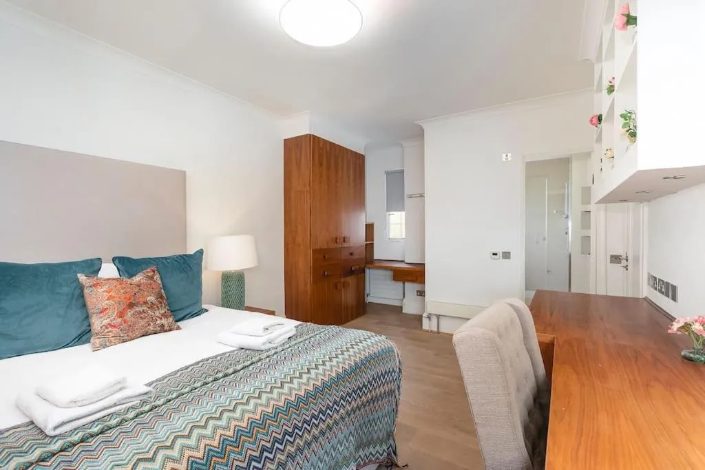 Bed in ' Luxury & Spacious AirConditioned 4 Bed 4 Bath Apartment '