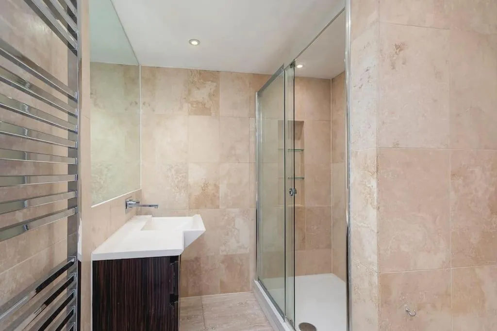 Shower in ' Luxury & Spacious AirConditioned 4 Bed 4 Bath Apartment '