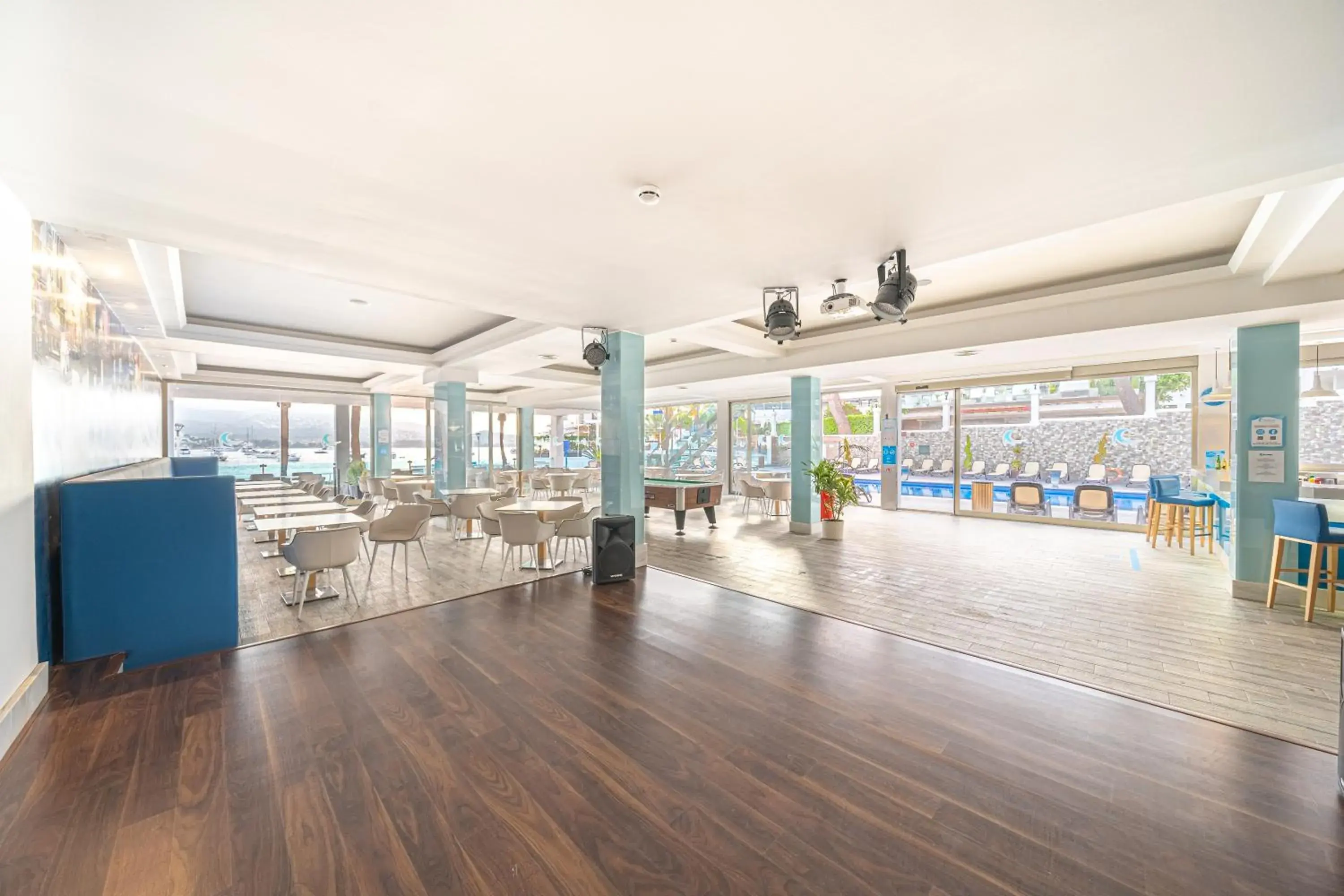 Lounge or bar in Seramar Hotel Comodoro Playa Lounge or bar in Seramar Hotel Comodoro Playa
