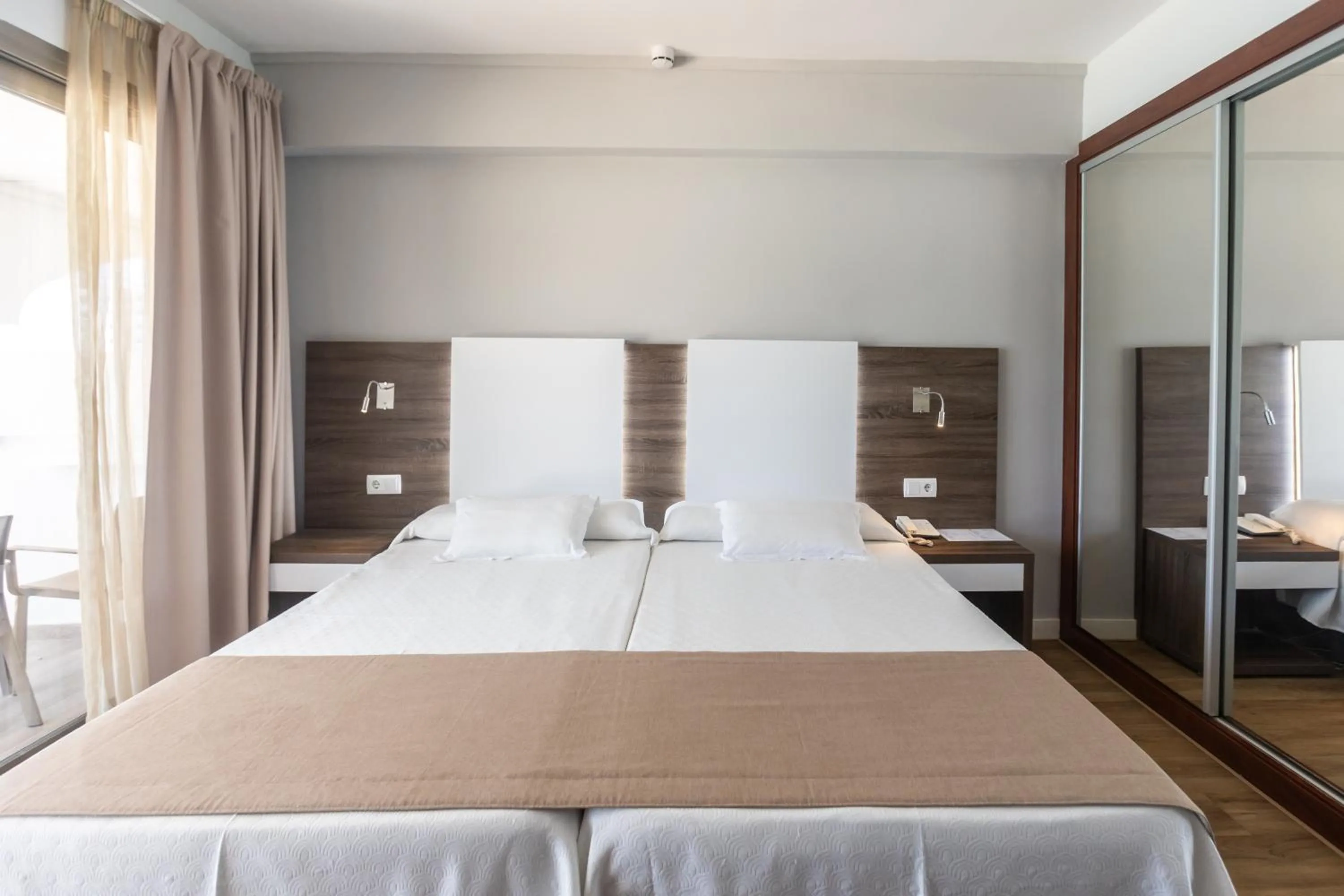 Bedroom, Bed in Seramar Hotel Comodoro Playa