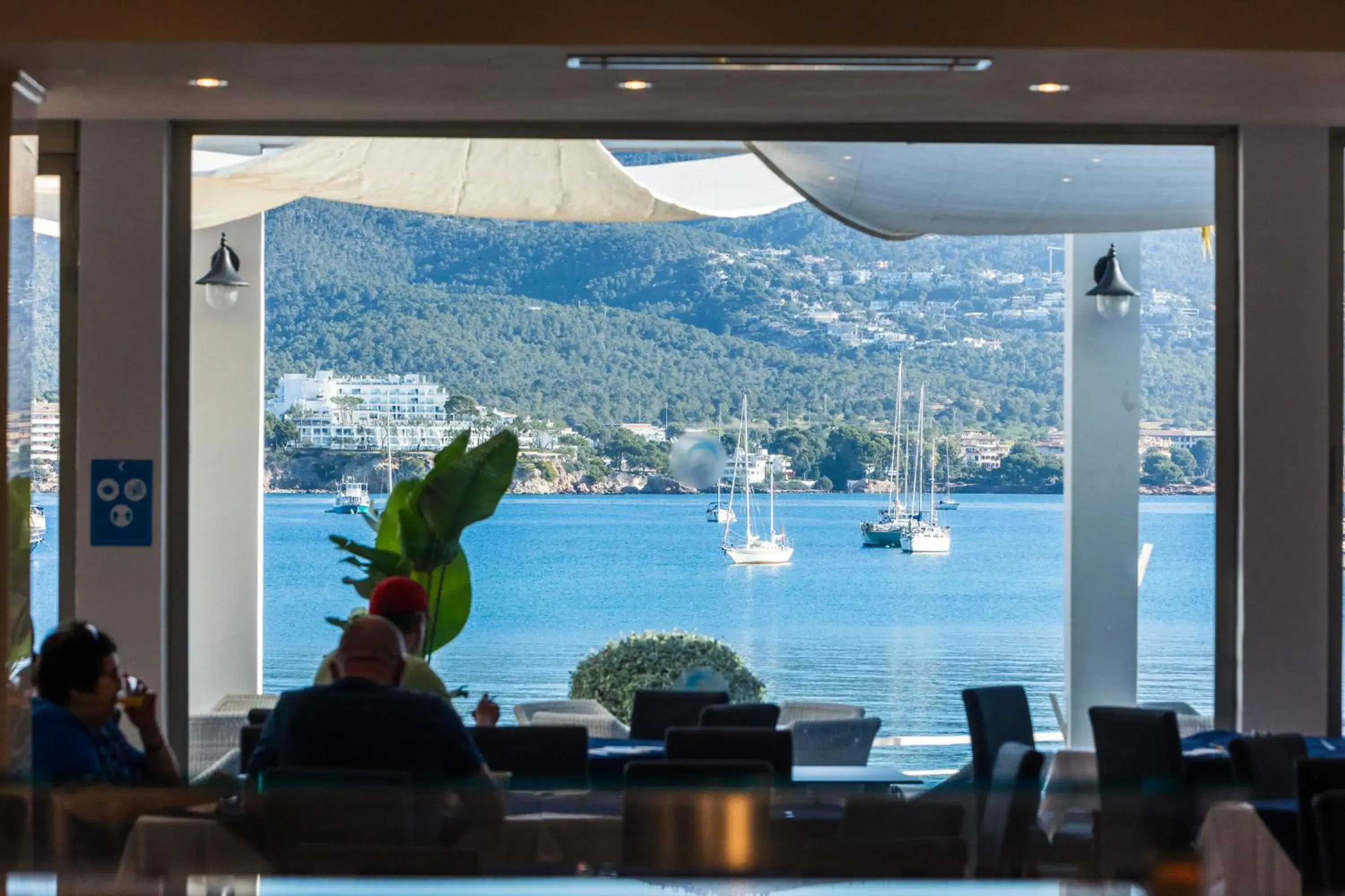 Restaurant/places to eat in Seramar Hotel Comodoro Playa Restaurant/places to eat in Seramar Hotel Comodoro Playa