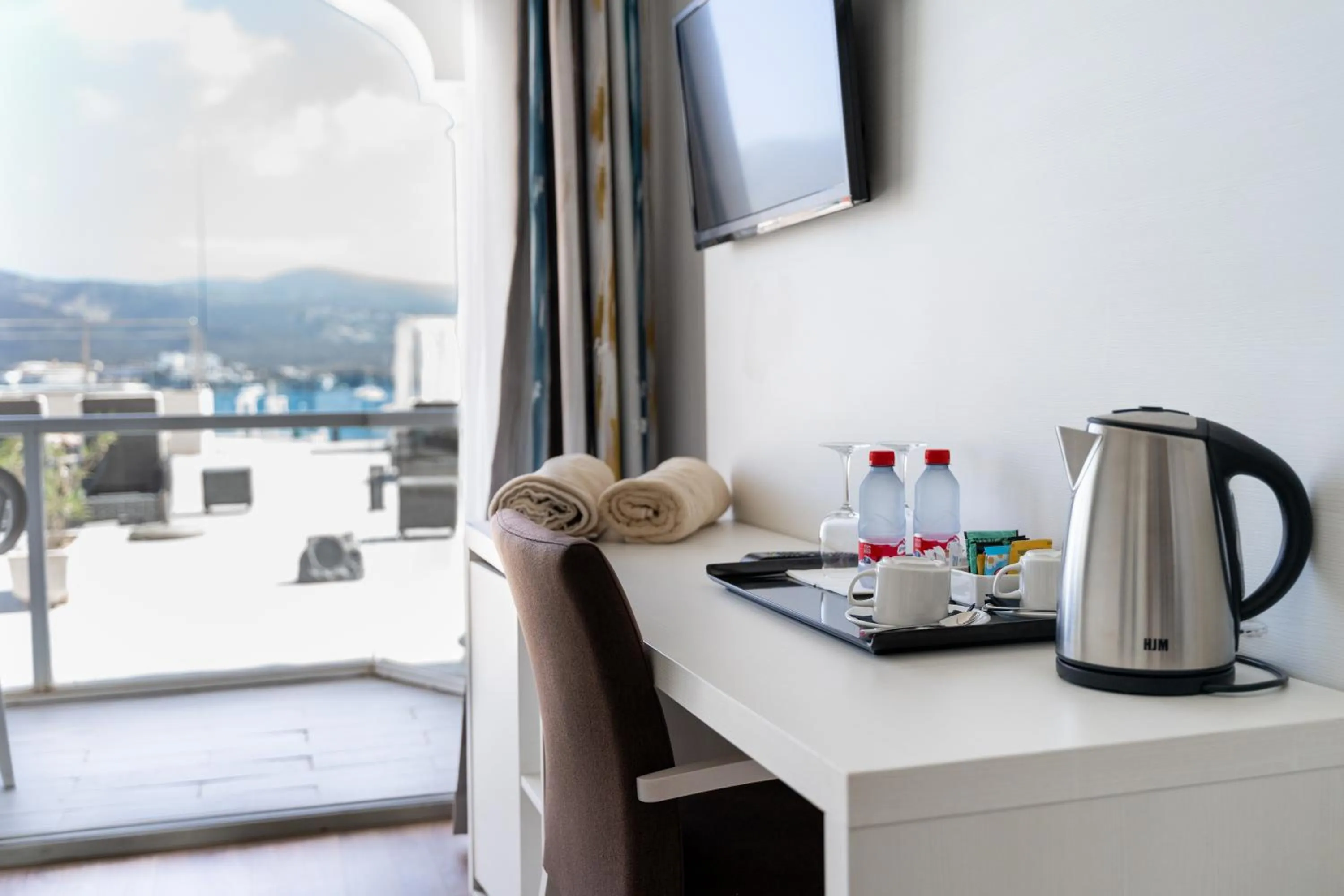 room service in Seramar Hotel Comodoro Playa