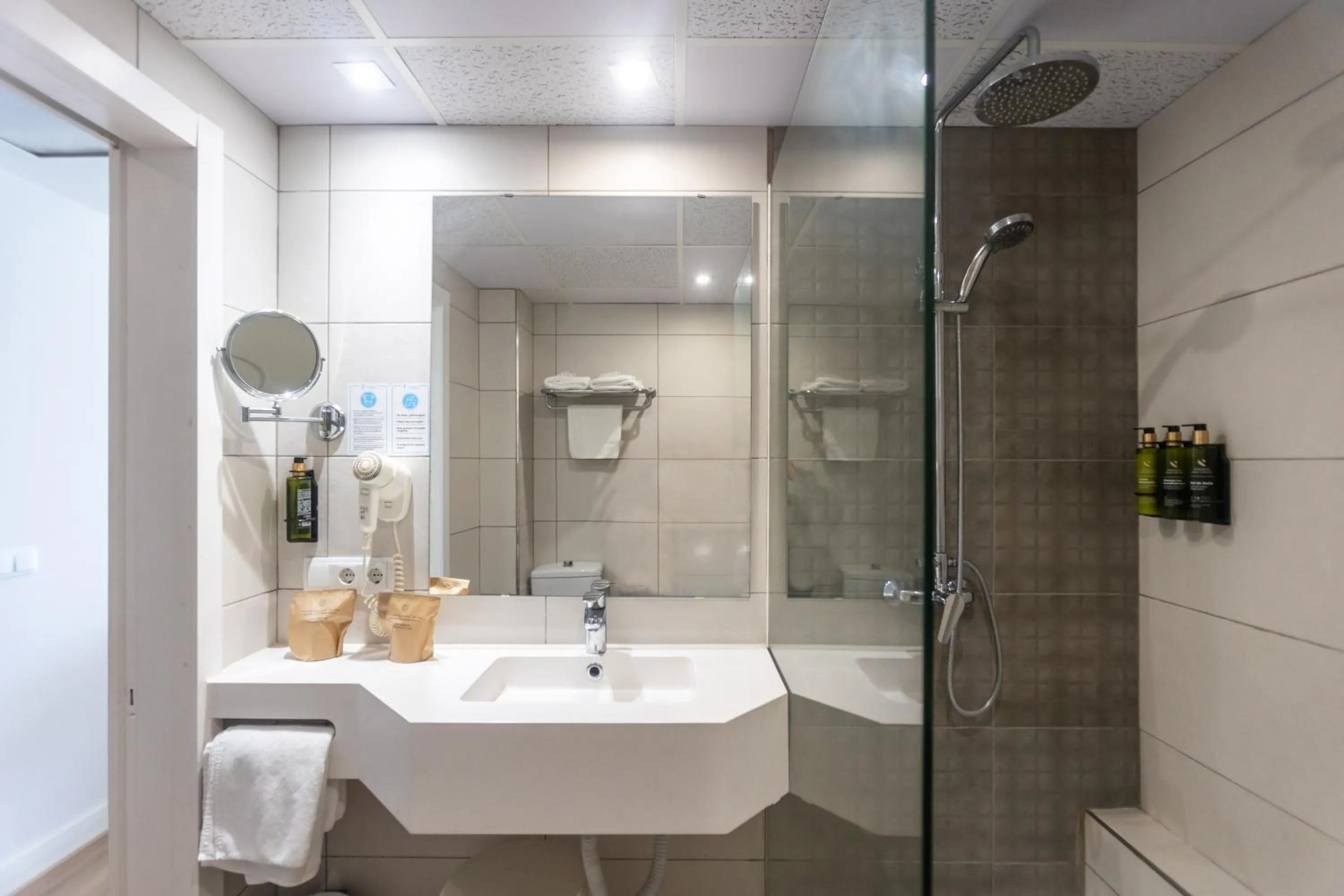 Bathroom in Seramar Hotel Comodoro Playa