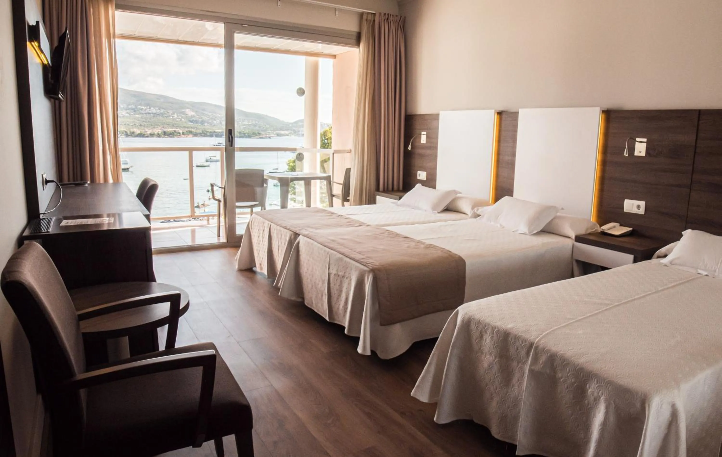 Bedroom, Bed in Seramar Hotel Comodoro Playa