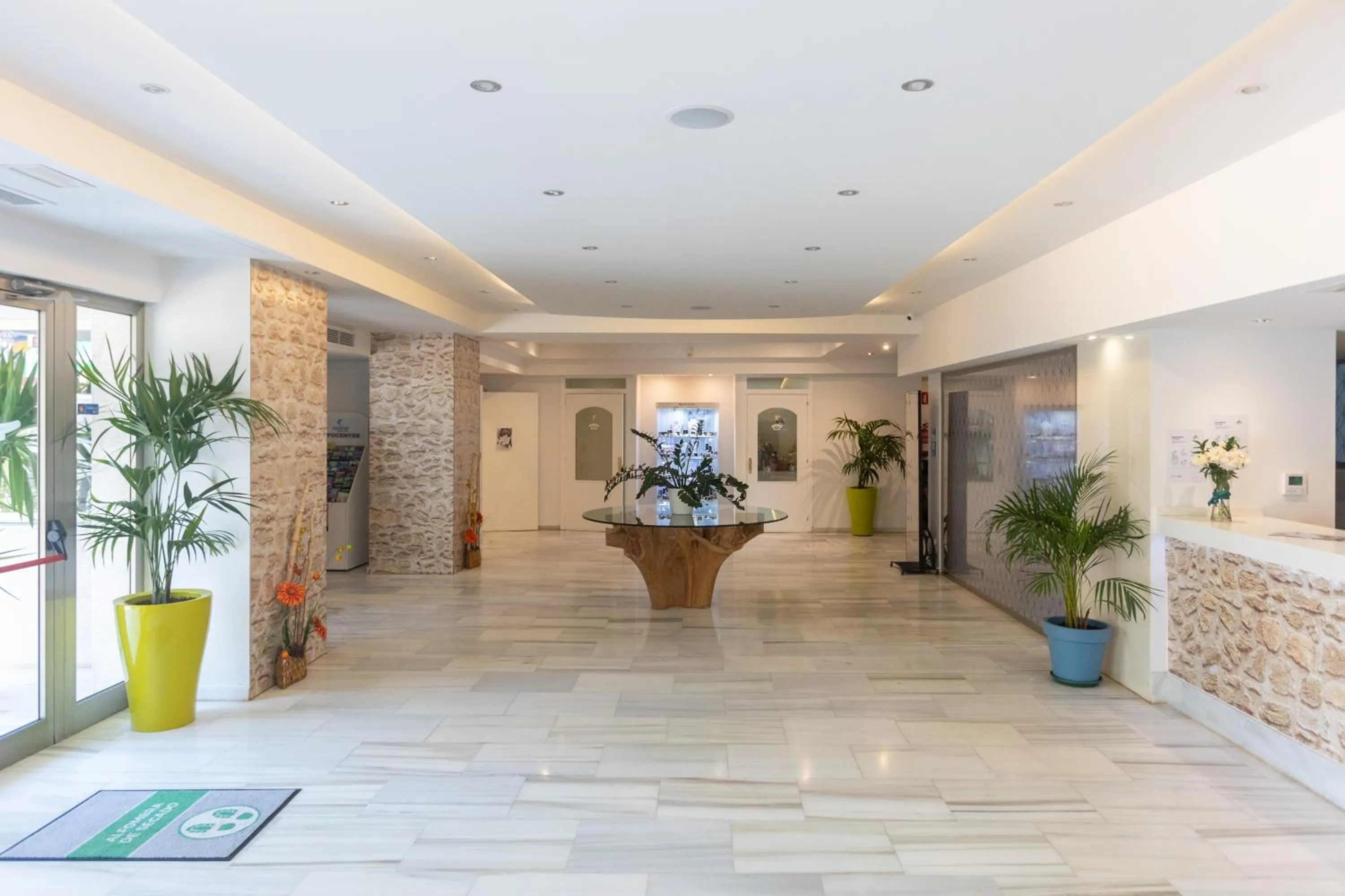 Lobby or reception in Seramar Hotel Comodoro Playa