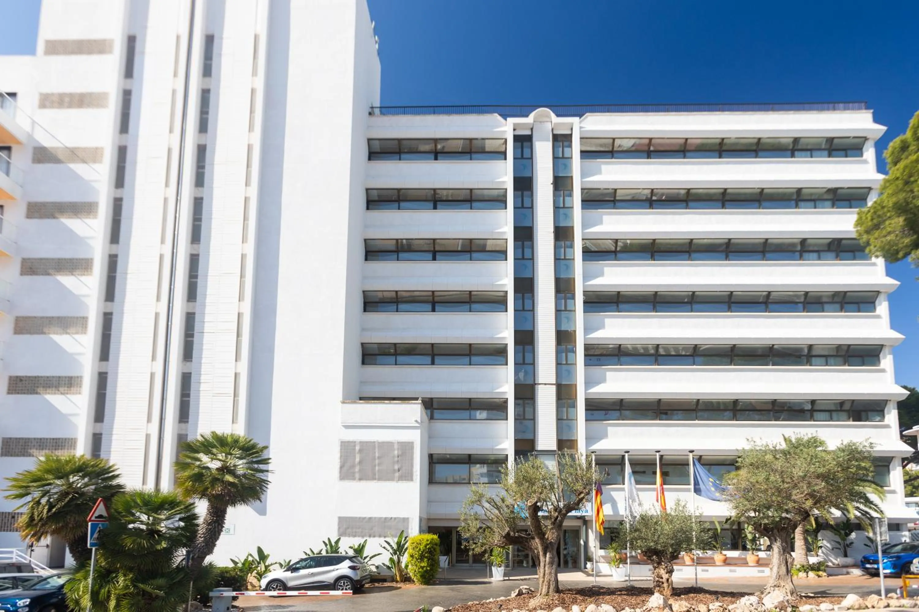 Facade/entrance in Seramar Hotel Comodoro Playa