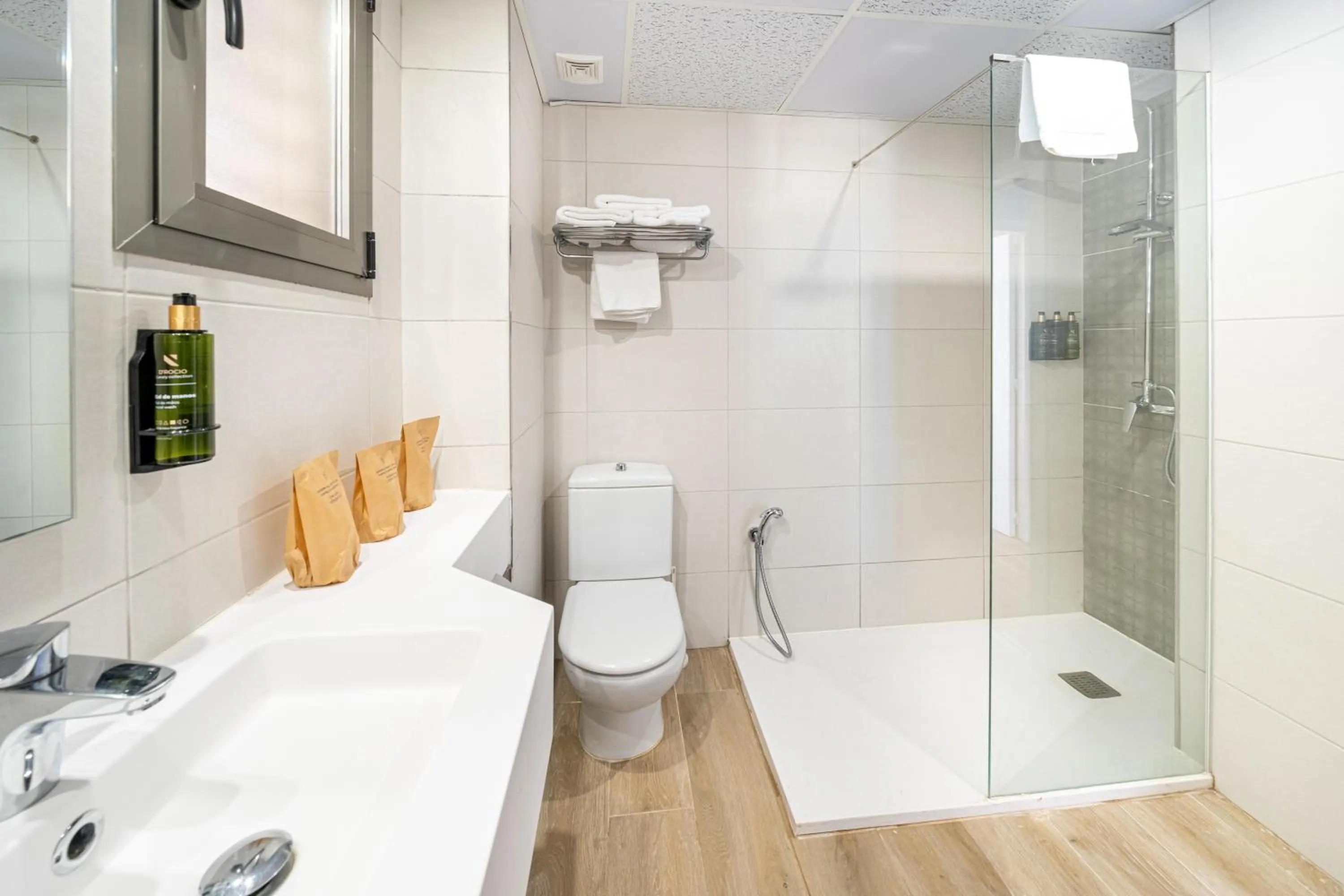 Bathroom in Seramar Hotel Comodoro Playa