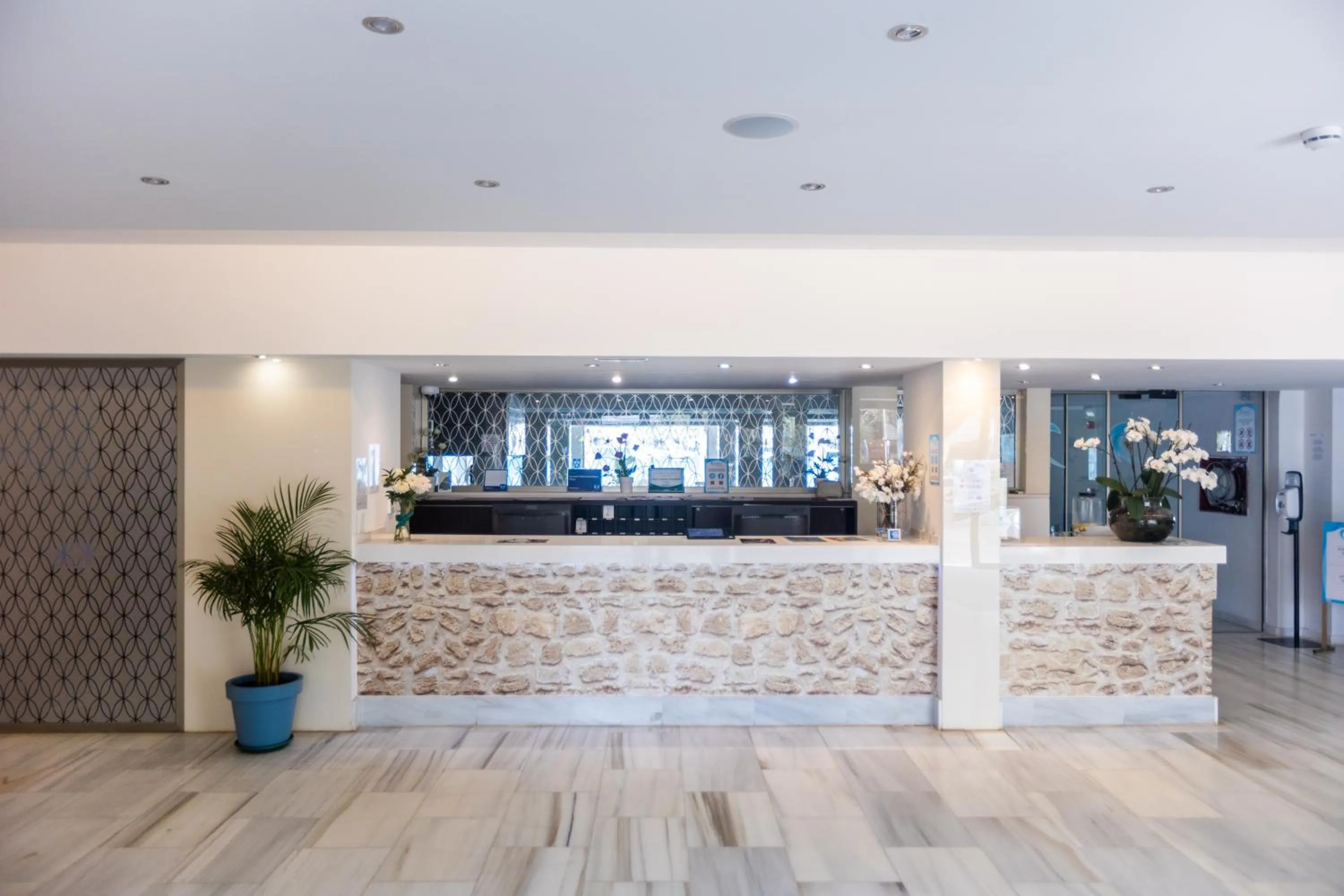 Lobby or reception in Seramar Hotel Comodoro Playa