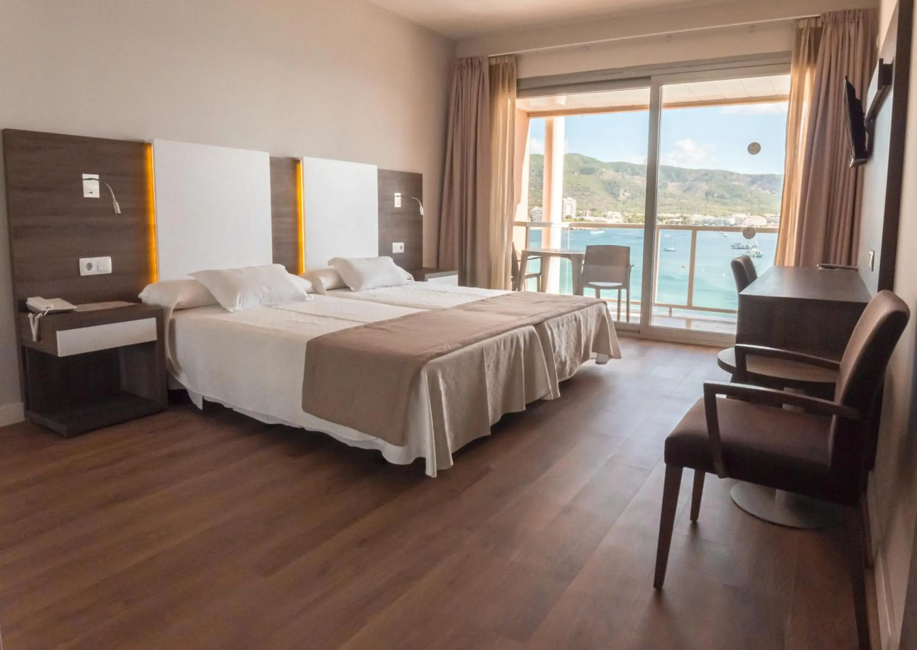 Sea view, Bed in Seramar Hotel Comodoro Playa Sea view, Bed in Seramar Hotel Comodoro Playa