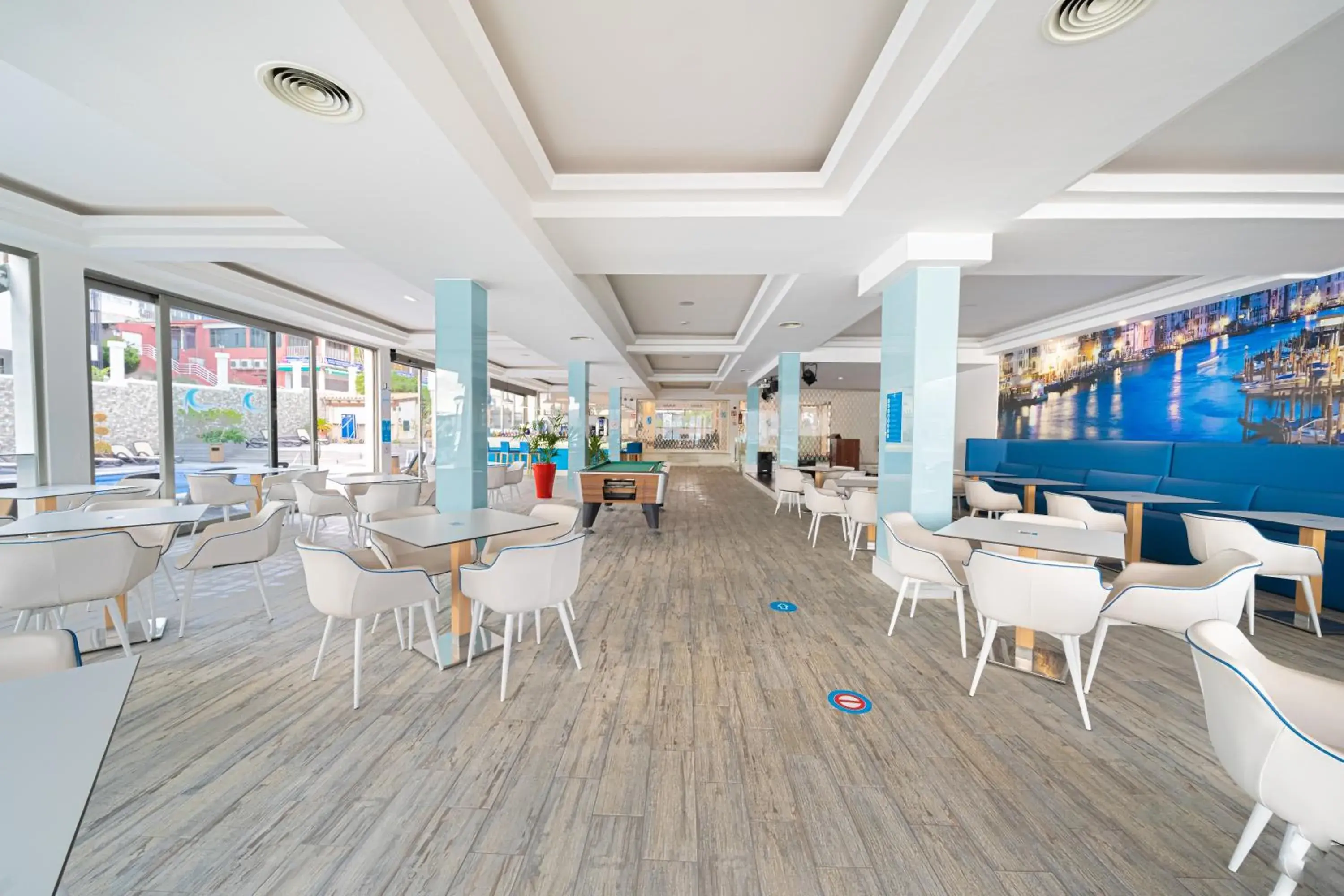 Lounge or bar in Seramar Hotel Comodoro Playa Lounge or bar in Seramar Hotel Comodoro Playa