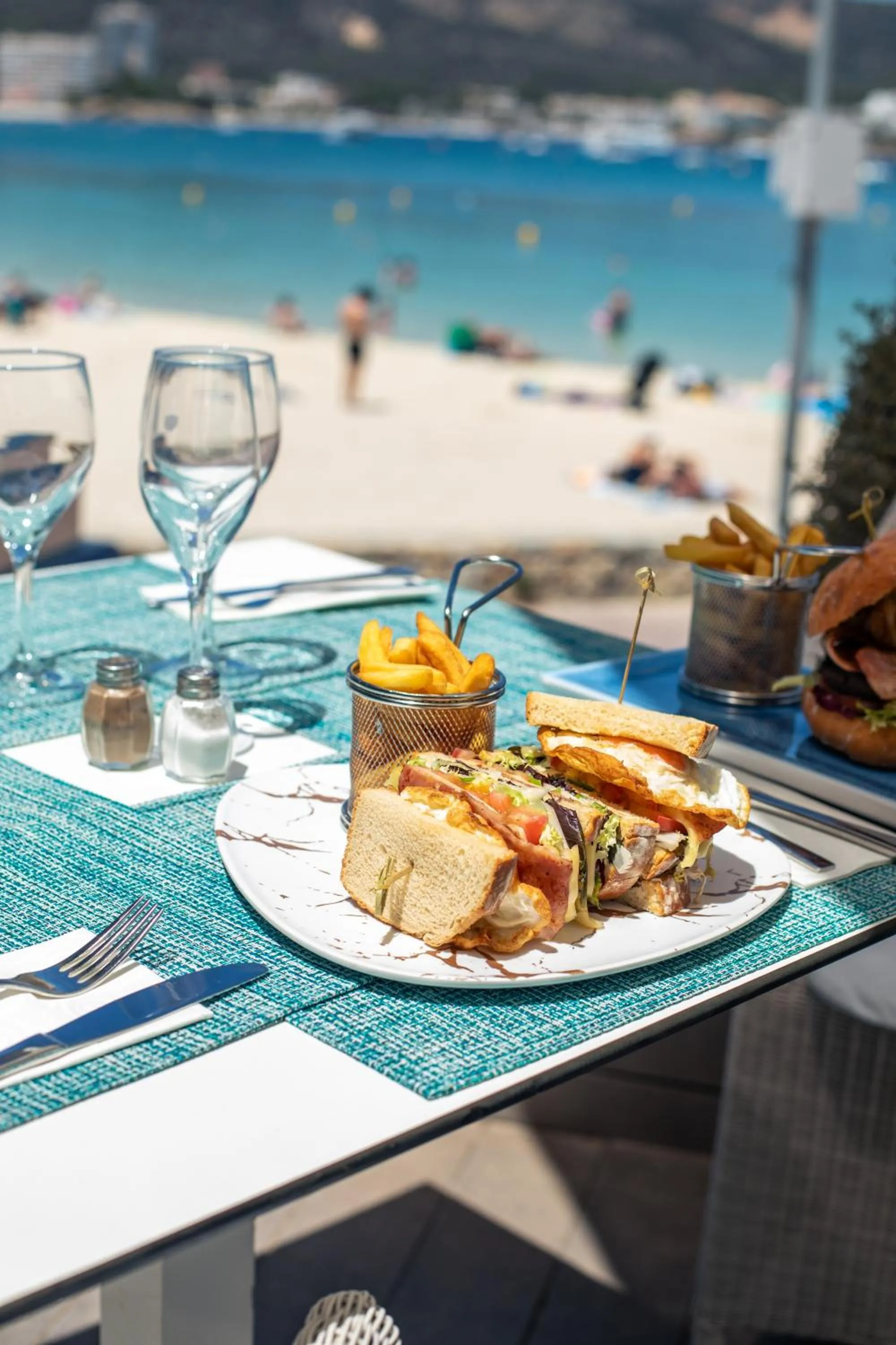 Restaurant/places to eat in Seramar Hotel Comodoro Playa